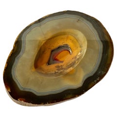 Una grande lastra di pietra dura in un'unica soluzione.  marrone arancione  Agata del XX secolo