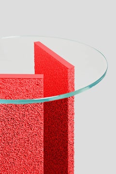 Table d'appoint rouge texturée SLAB avec plateau en verre