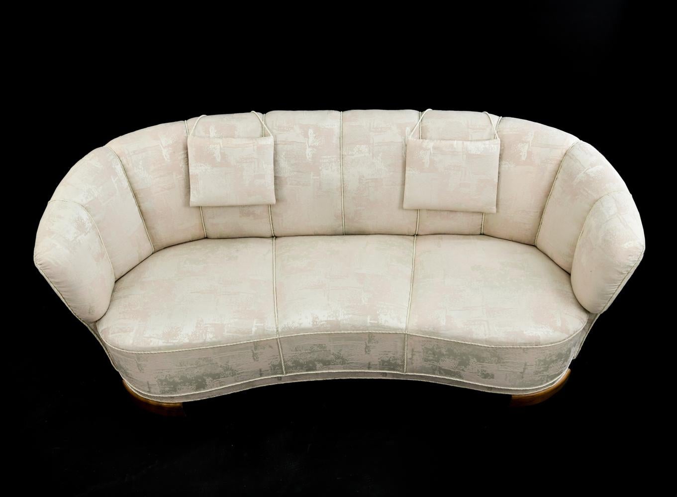 A beautiful 1940s banana form sofa made by Slagelse Møbelvaerk. This Art Deco sofa is a great piece of early Danish Mid-Century Modern design and production. This voluptuous sofa epitomizes comfort and style with curved lines and two weighted,