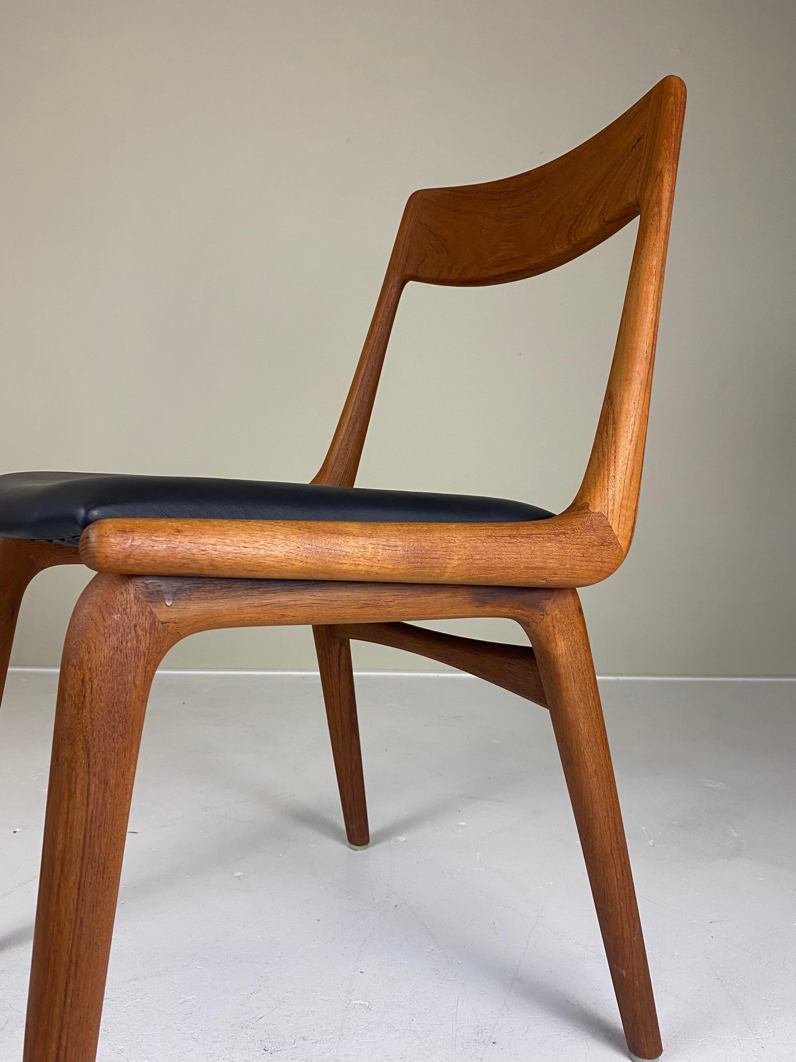 Listed is one of the prettiest, Danish chairs ever made: the Slagelse Mobelvaerk no.370 ‘Boomerang Chair’ by Alfred Christiansen. Designed in the 1950s, this solid teak chair features two boomerang shaped wood construction — one for the legs and