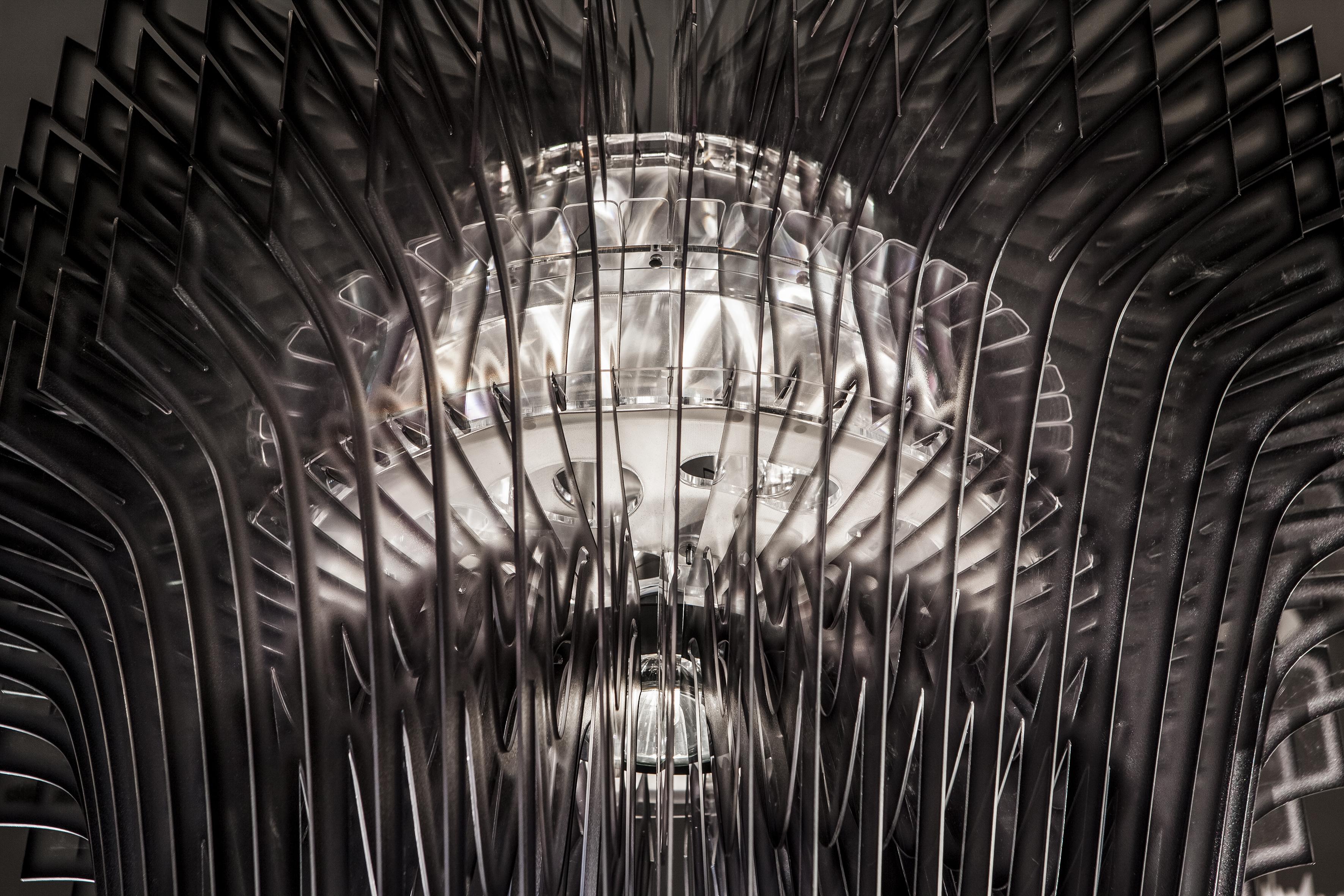 Italiano SLAMP Aria Extra Large Pendant Light con paralume nero di Zaha Hadid in vendita