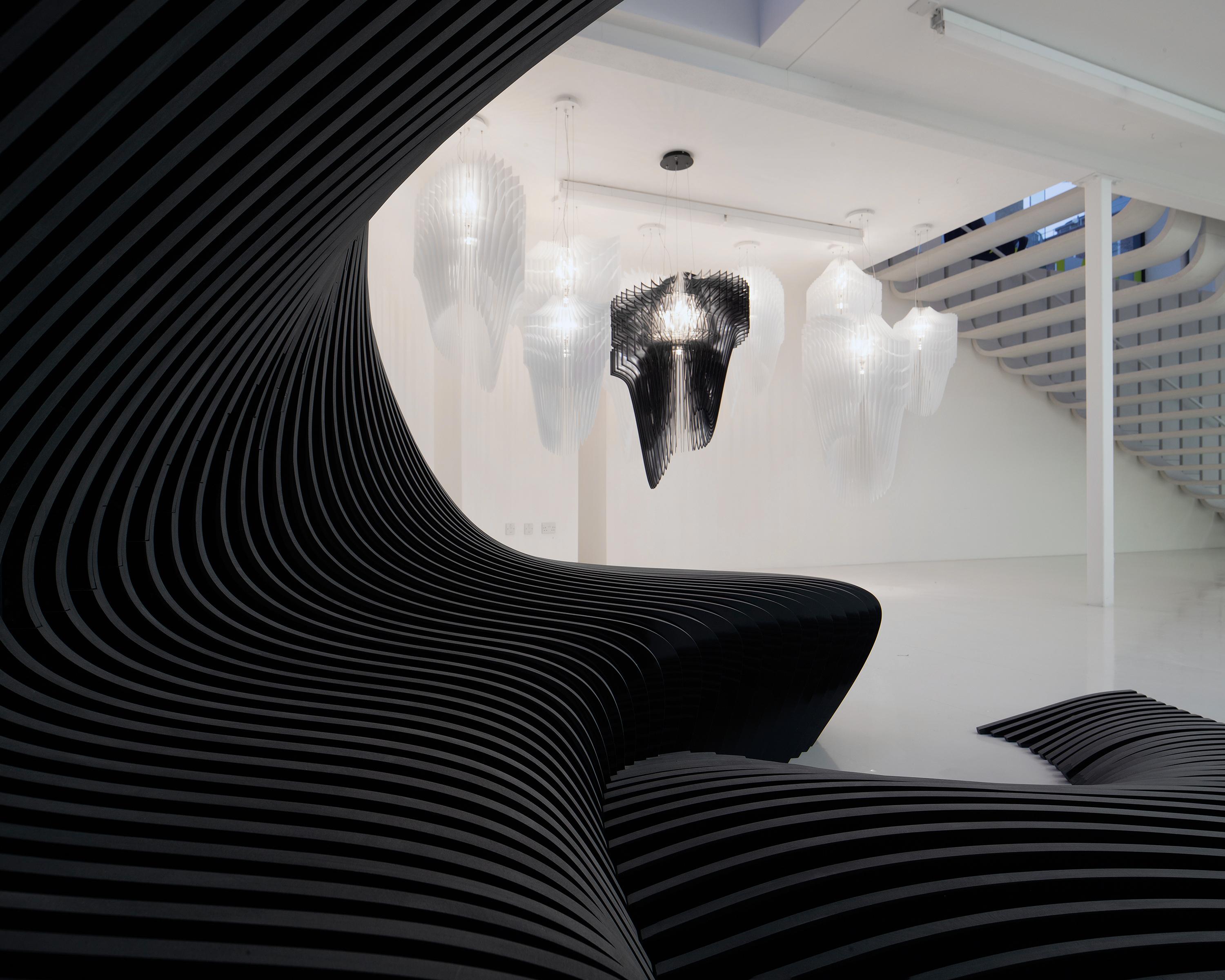 XXIe siècle et contemporain Slamp Aria Extra Large Suspension Light in Black Shade by Zaha Hadid en vente