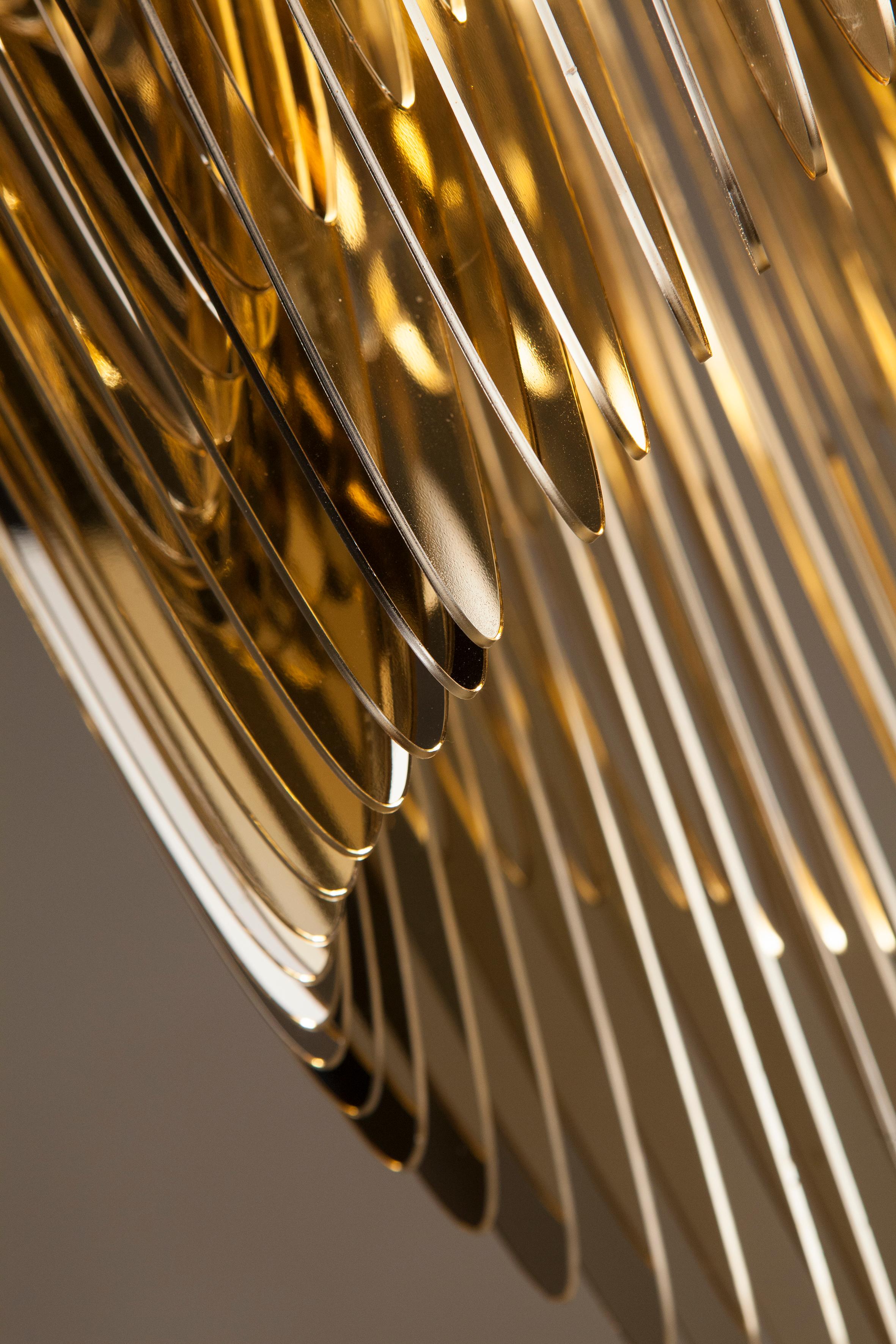 XXI secolo e contemporaneo SLAMP Aria Extra Large Pendant Light in oro di Zaha Hadid in vendita