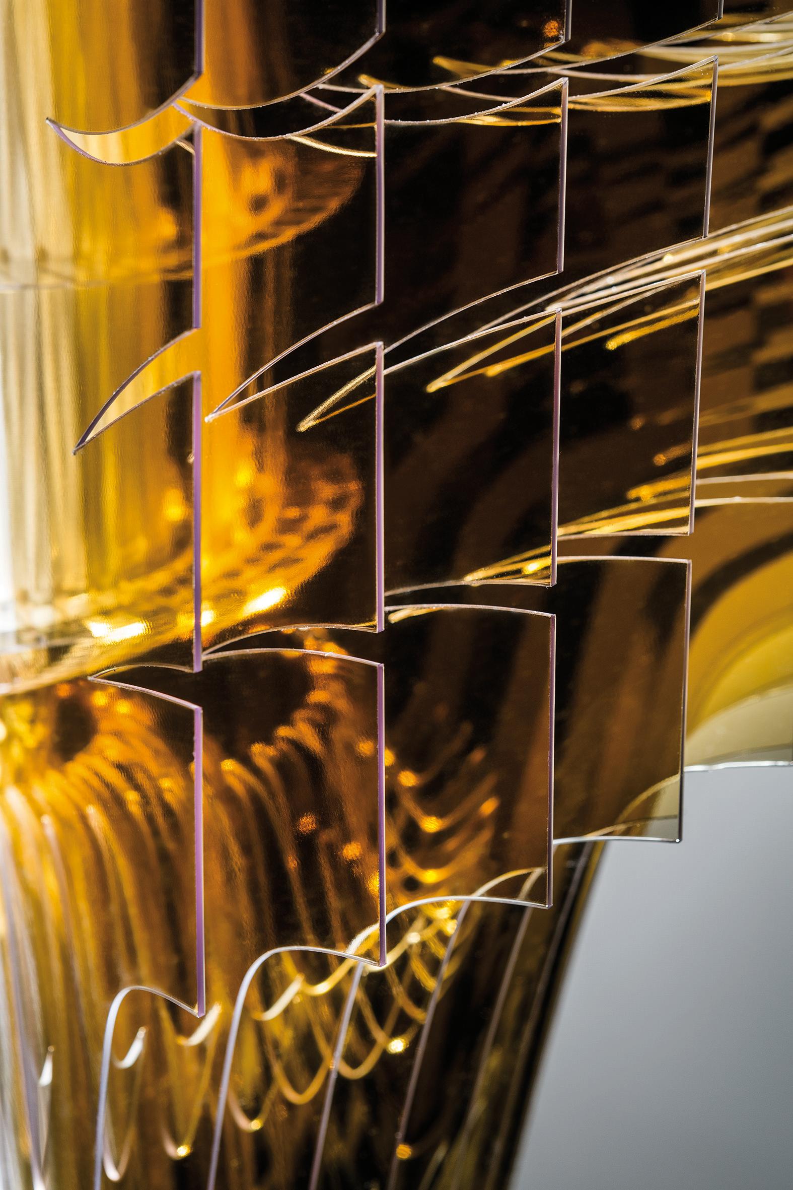 Altro SLAMP Aria Extra Large Pendant Light in oro di Zaha Hadid in vendita