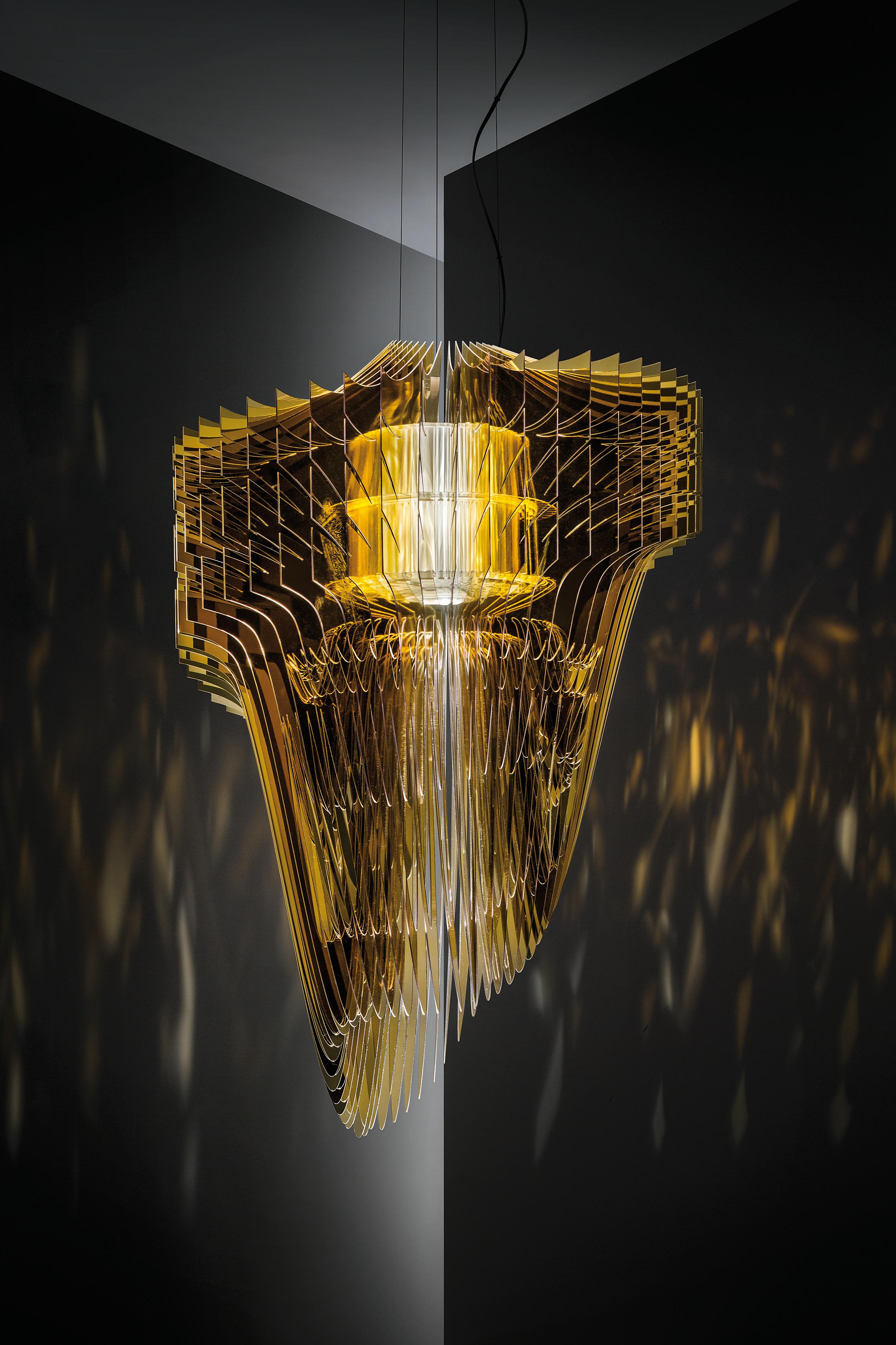 SLAMP Aria Extra Large Pendant Light in oro di Zaha Hadid in vendita 2