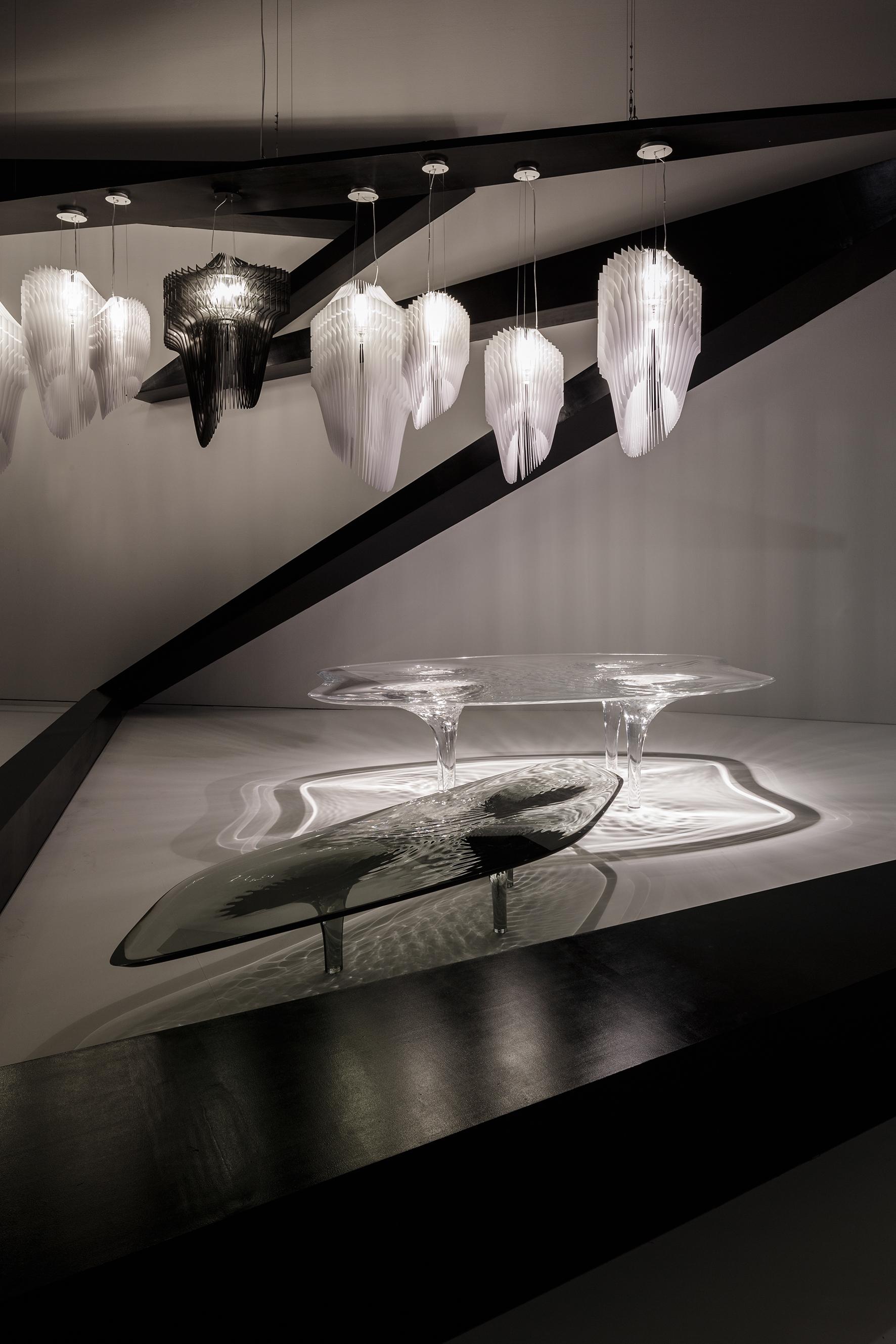 XXIe siècle et contemporain Lampe à suspension SLAMP Aria de taille moyenne en or par Zaha Hadid en vente