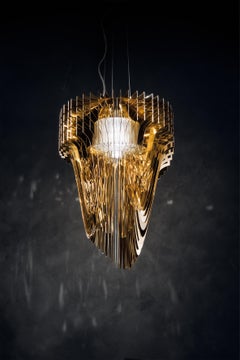 Slamp Aria Small Pendant in oro di Zaha Hadid