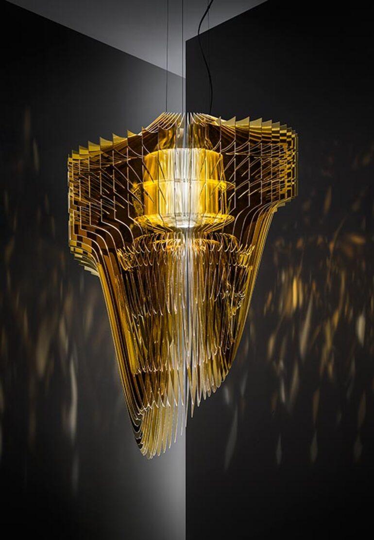 XXI secolo e contemporaneo Slamp Aria Small Pendant in oro di Zaha Hadid in vendita