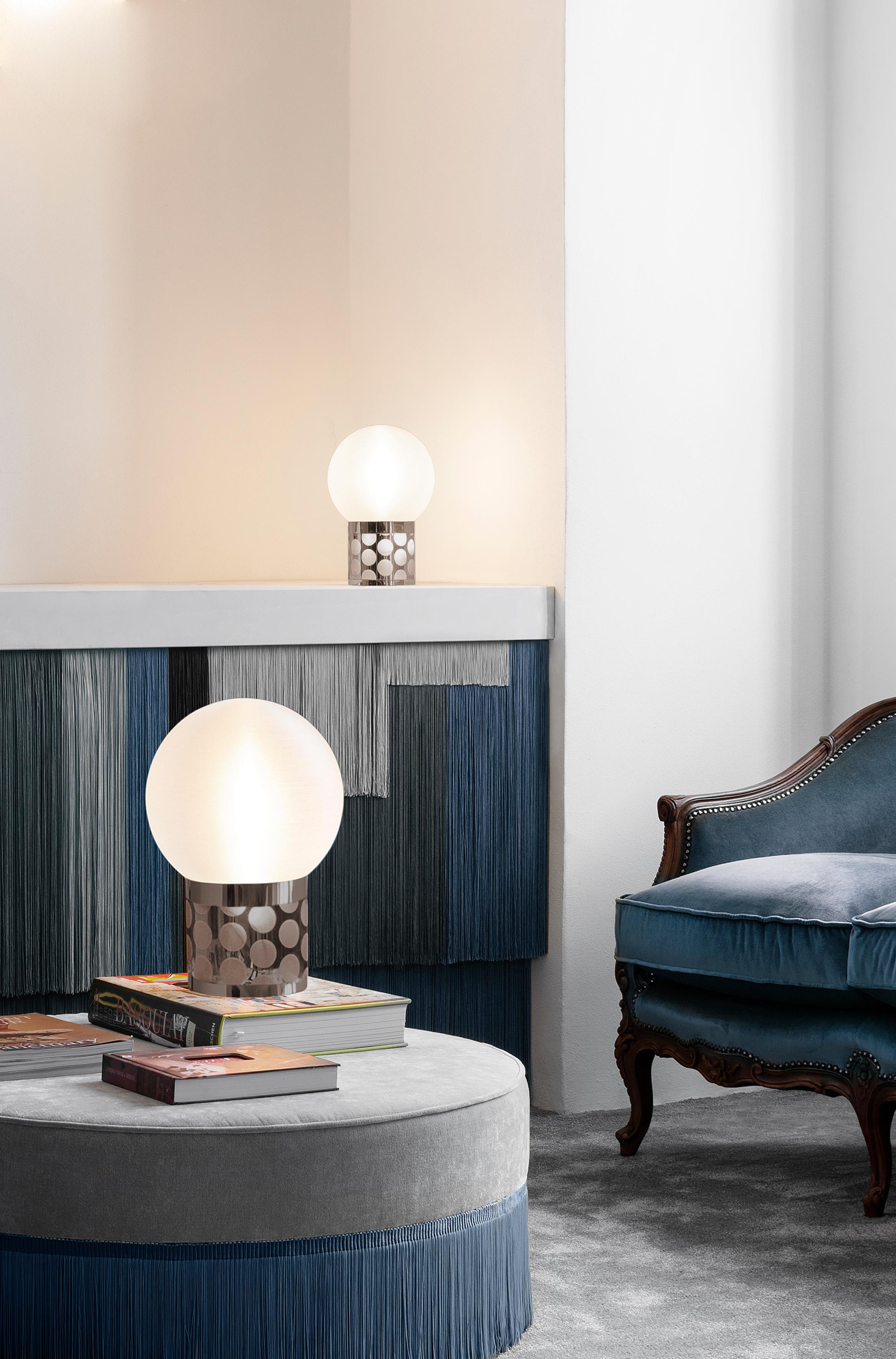 Atmosfera lies at the apex of fashion and design, where light melds into fabric. The new collection of table lamps are available in 2 sizes, and displays superimposed technopolymer layers create a polkadot effect. The lamps have independent switches