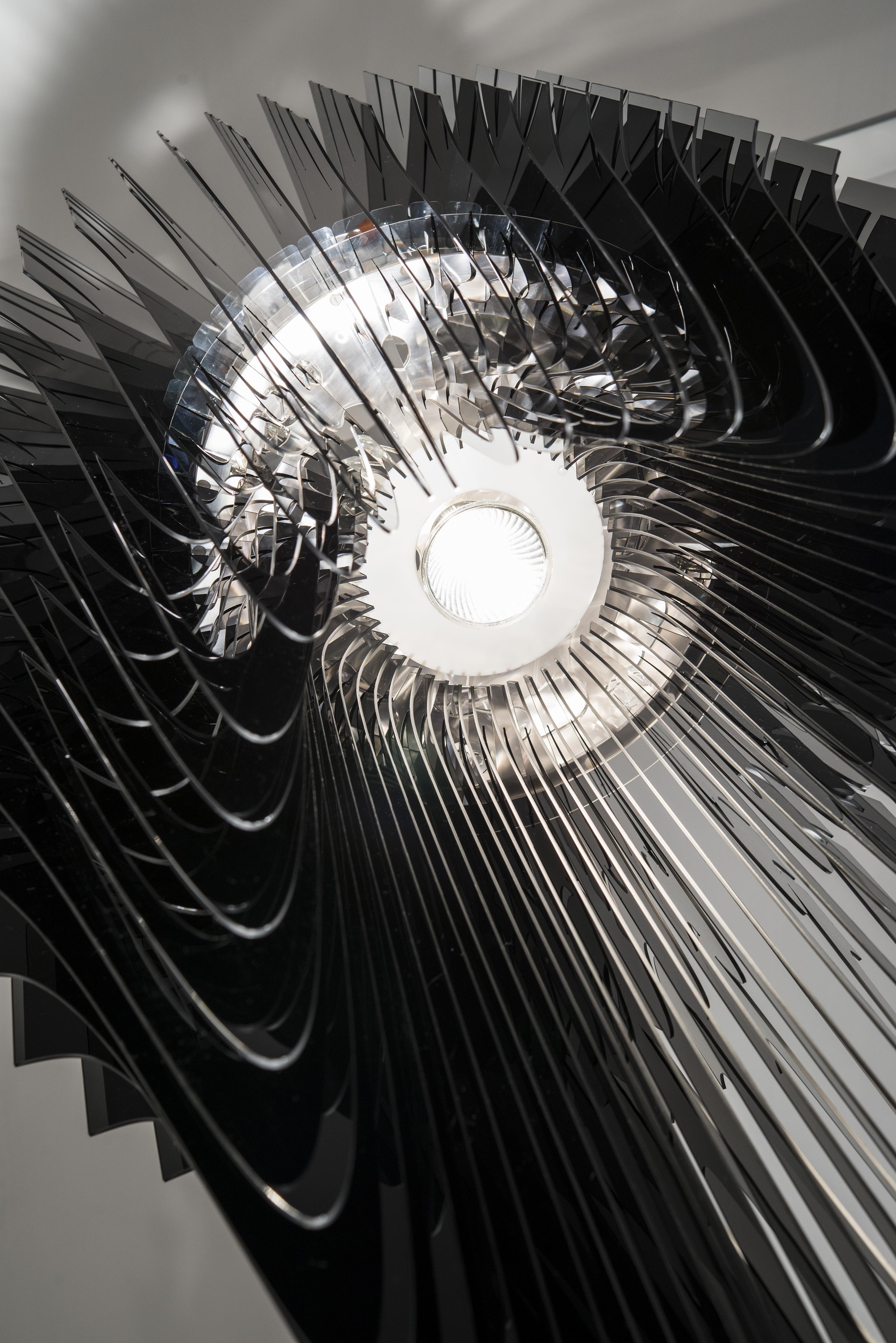 Moderno Slamp Avia Extra Large Pendant Light in Black Fade by Zaha Hadid in vendita