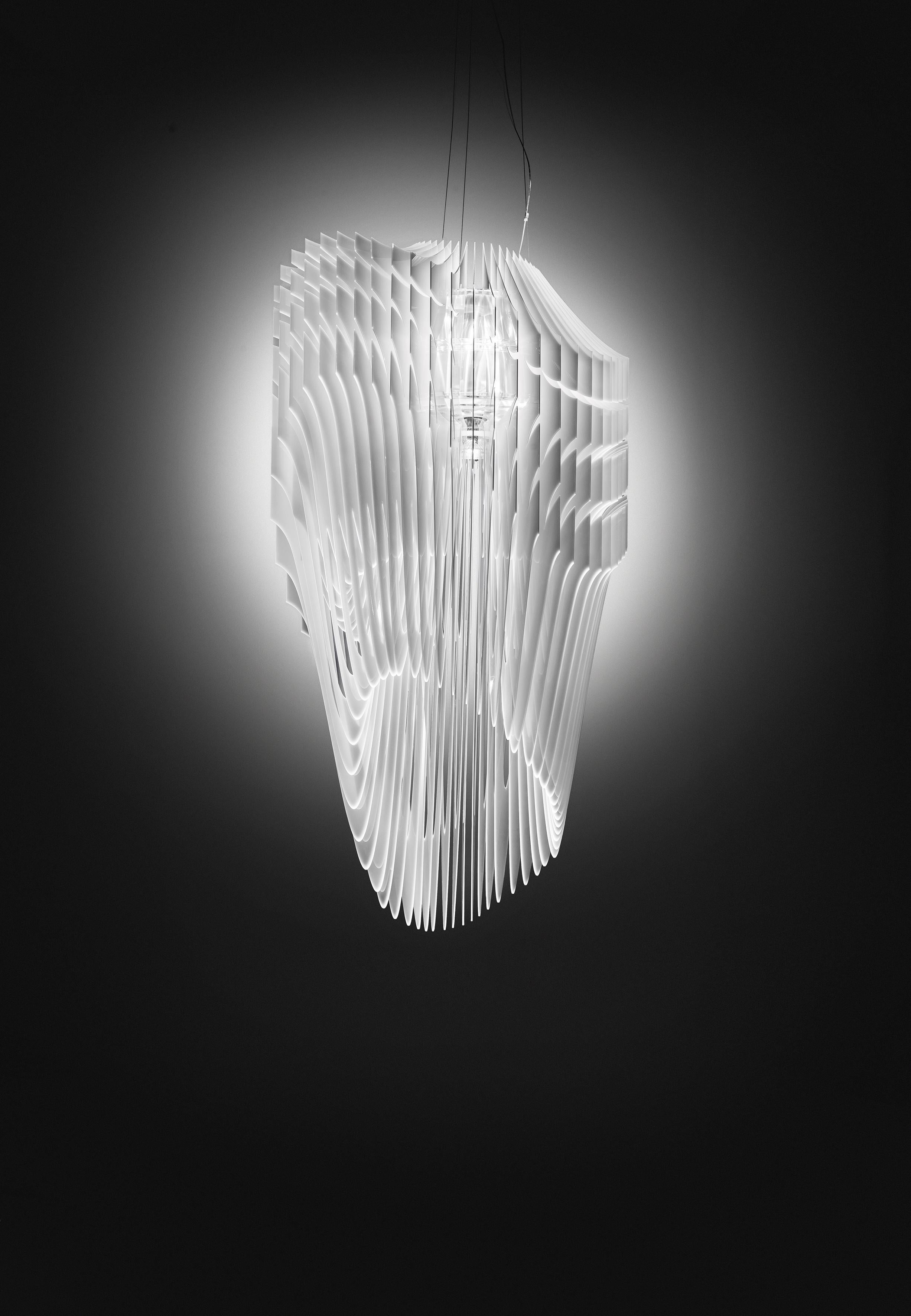 Zaha Hadid’s visionary, fluid, and dynamic luminous architectural objects bring the designer’s revolutionary and iconic semantics to any domestic or public space, inspiring harmony between beings and atmospheres. Avia brings the grandeur of