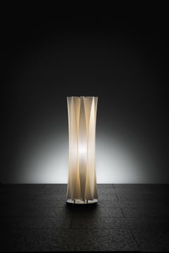 Lámpara de mesa mediana SLAMP Bach en oro de Francesco Paretti