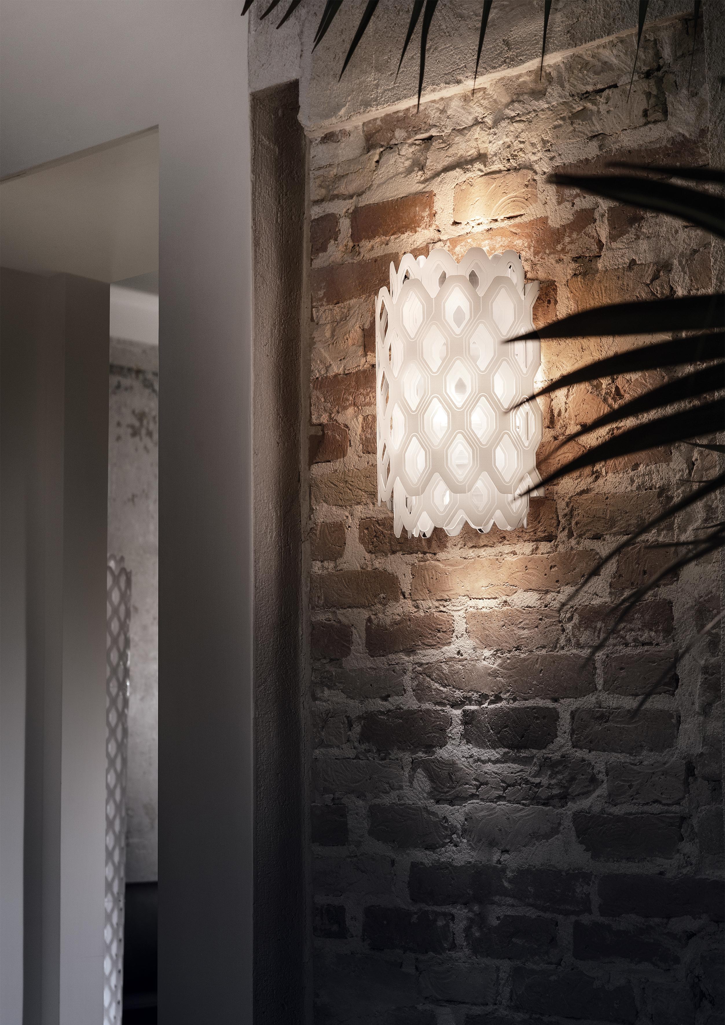 Hand-Crafted SLAMP - Charlotte Applique White designed by Doriana & Massimiliano Fuksas For Sale