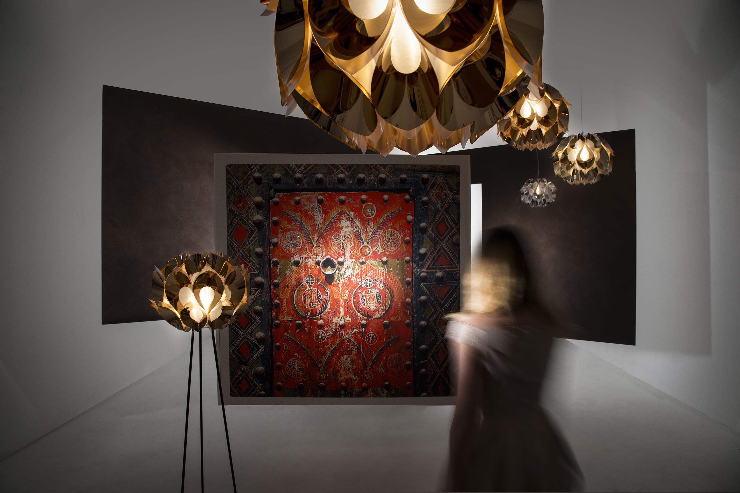Modern SLAMP Flora Medium Suspension Light in Gold by Zanini De Zanine For Sale