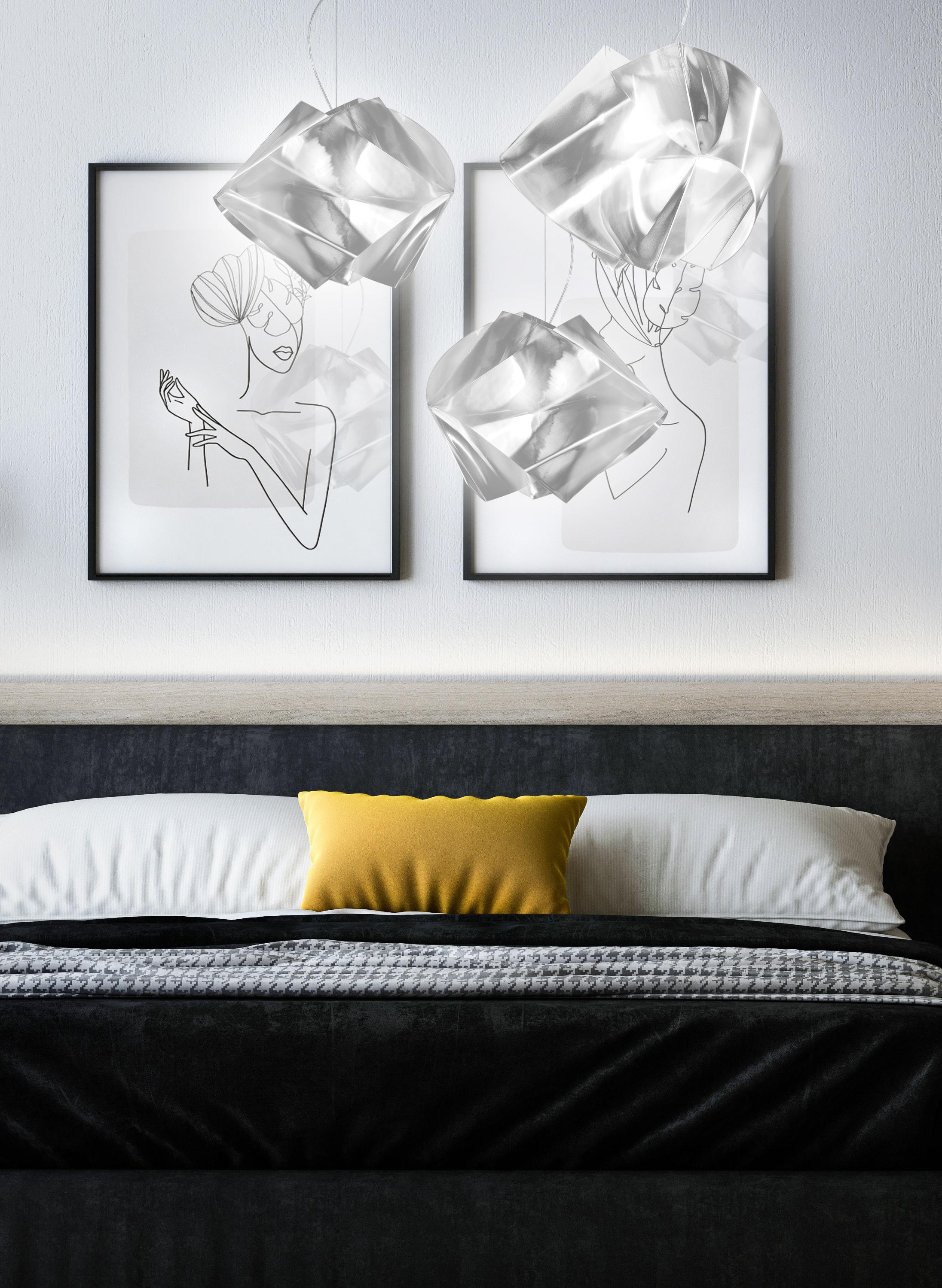 This versatile and dynamic collection was inspired by the polyhedric facets of desert gems. The lamp’s geometries create an intriguing contemporary and refined kaleidoscope effect that enriches any interior. The Gemmy Prisma collection includes a