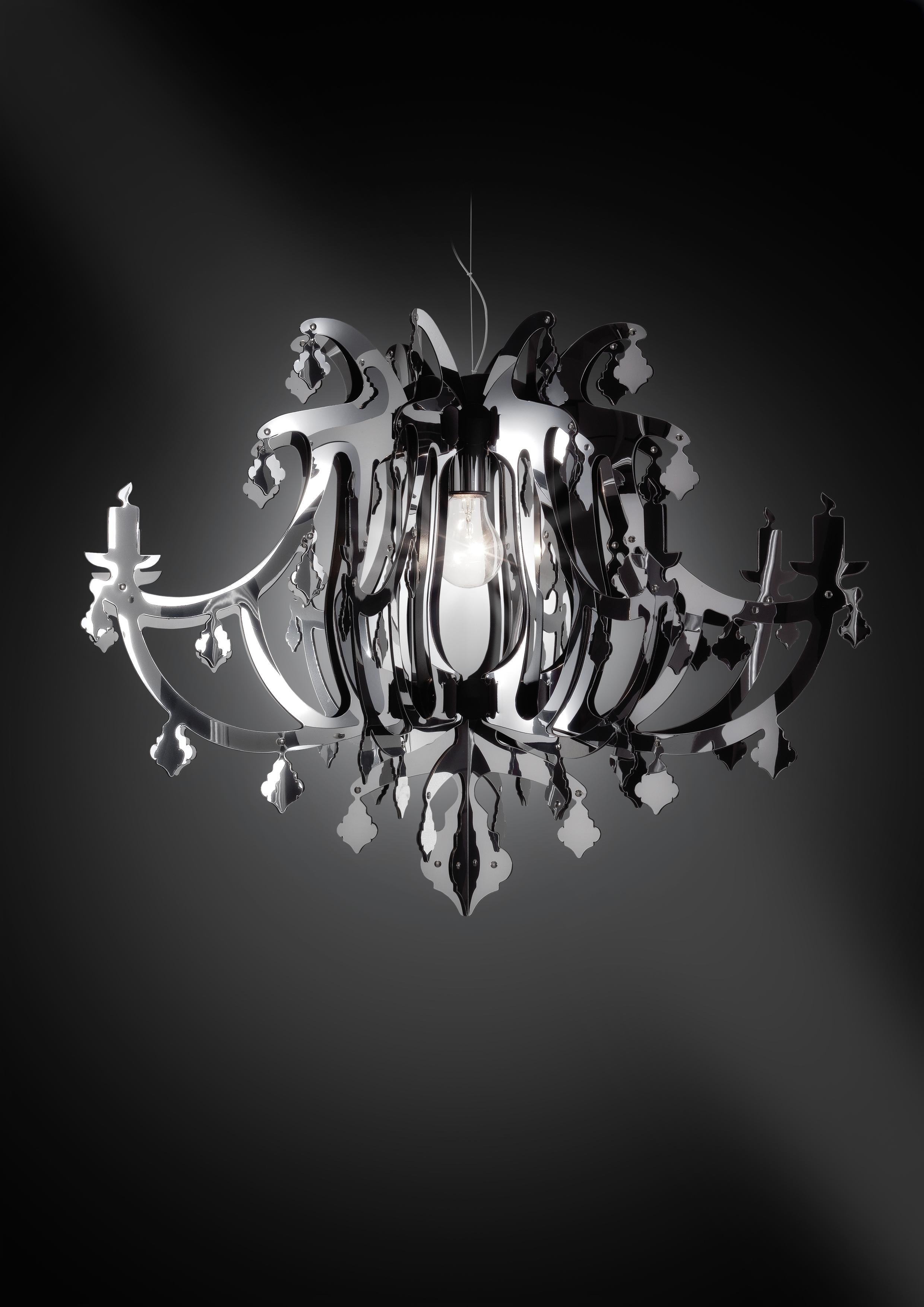 A classic 8-arm chandelier underwent digital evolution; Ginetta’s sumptuous modern shape extends from a central light source that casts elegant, refined reflections, blending into both modern and aristocratic atmospheres. The cylindric diffusor in