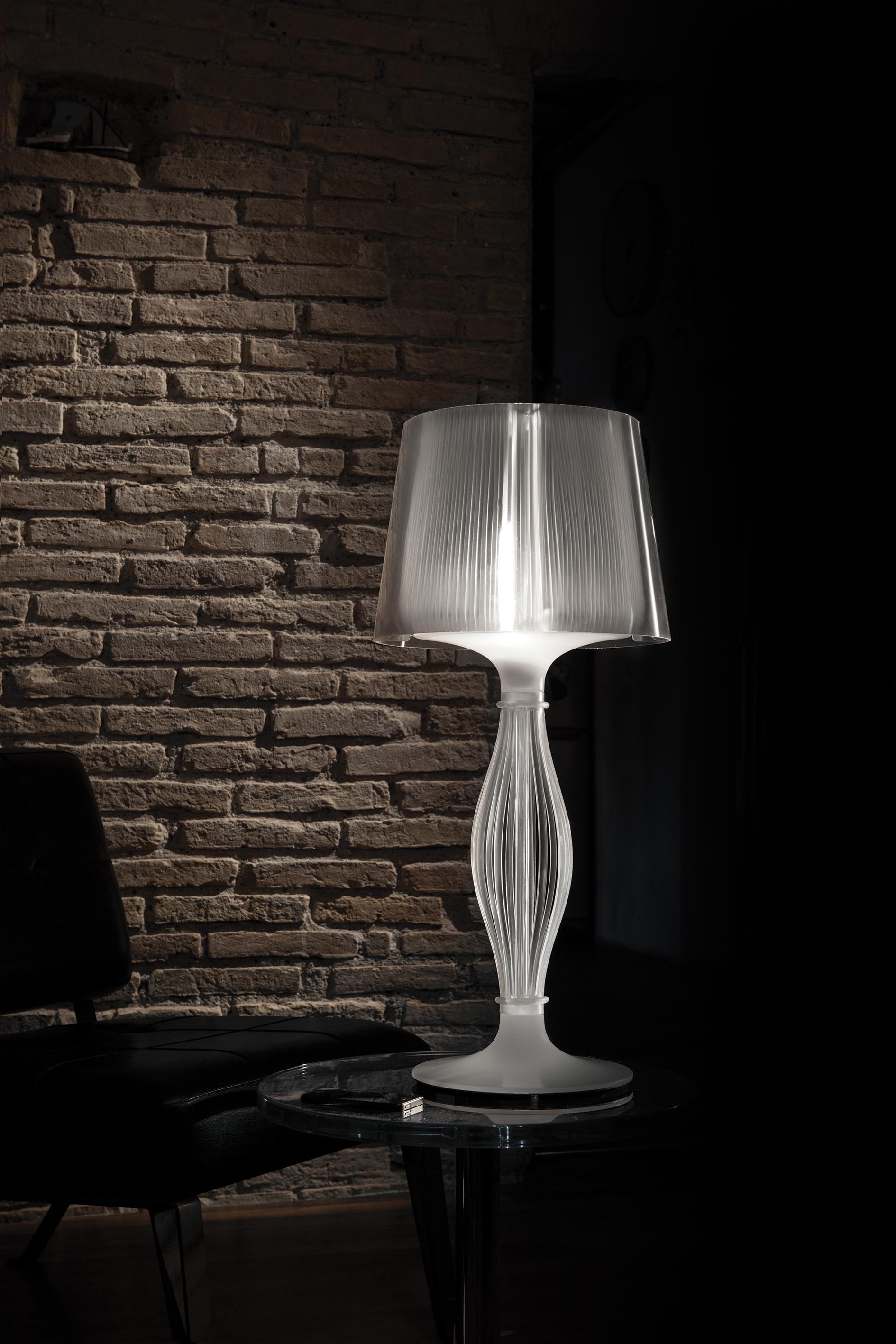 The masterpiece of the Liza collection is the iconic, baroque-inspired table lamp, available in the classic Prisma version, as well as a new Pewter version, both using SLAMP’s patented techno-polymer materials. Liza has a double illumination system,