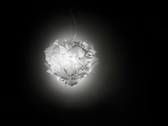 Lámpara de suspensión mediana SLAMP Veli en ópalo de Adriano Rachele