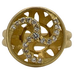 Slane & Slane Anello con diamante in oro giallo 18 carati con finitura spazzolata e vortice