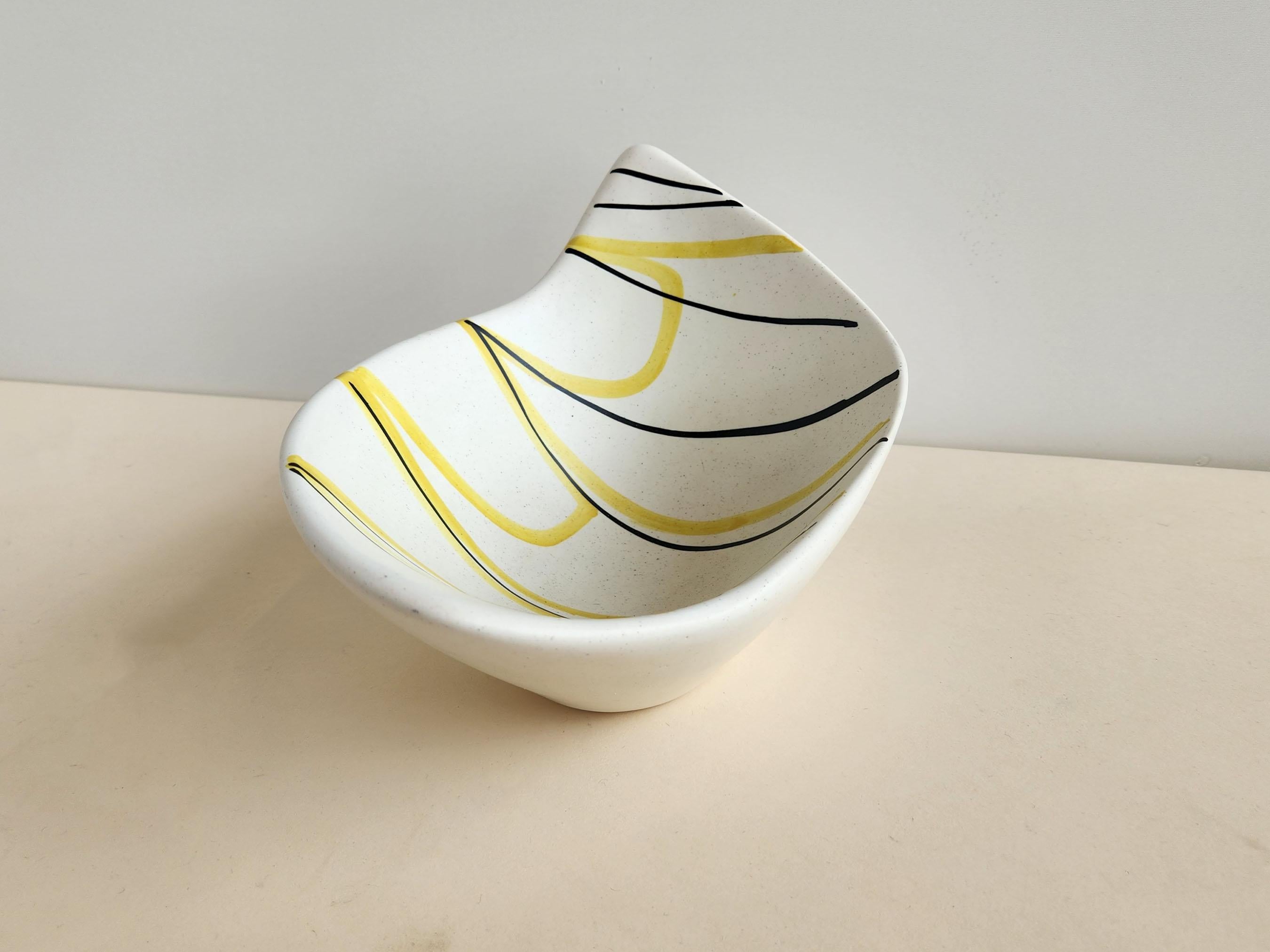 Roger Capron - Slanted Vintage Ceramic Bowl with Yellow and Black Lines In Excellent Condition For Sale In Stratford, CT