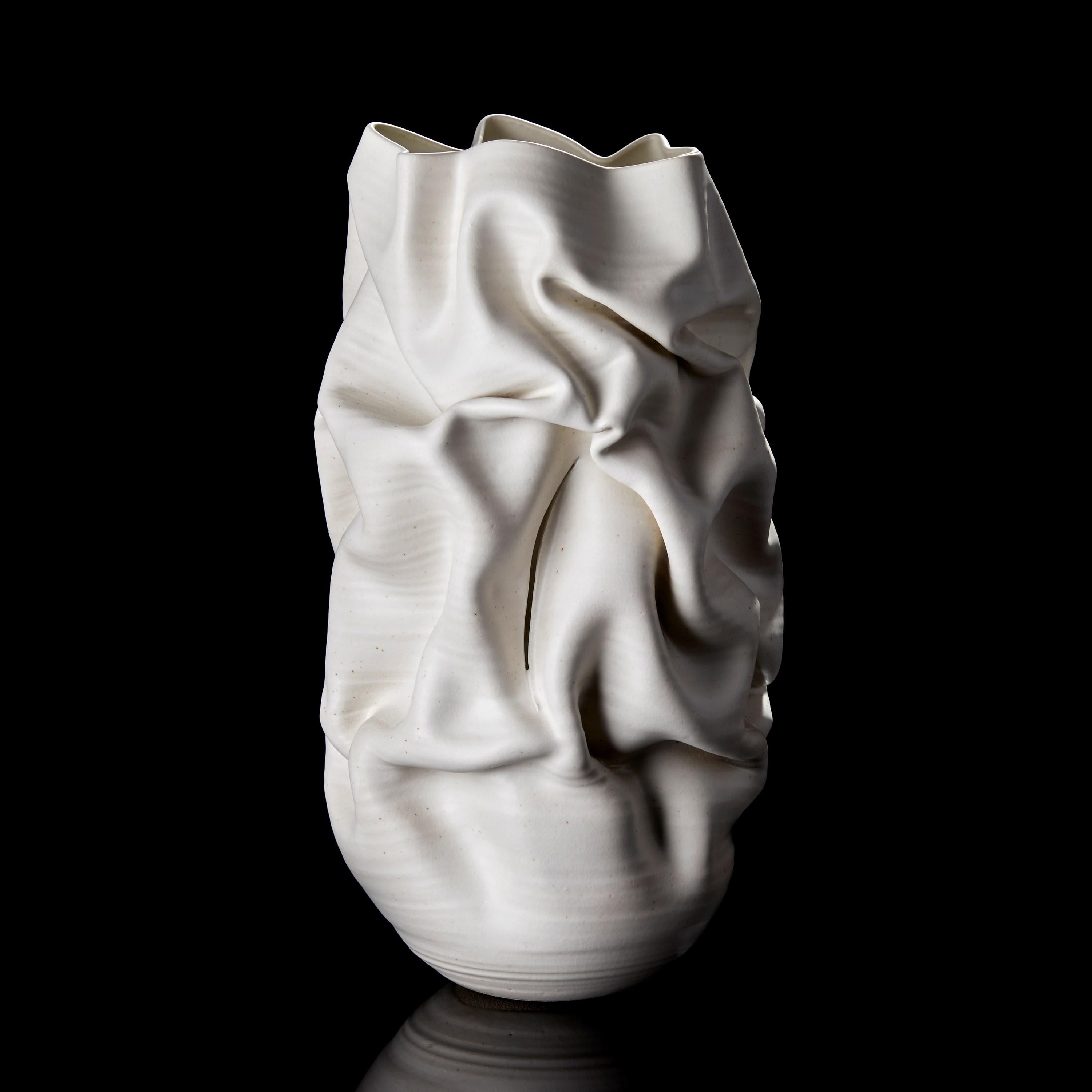 Spagnolo Slashed Crumpled Form A 60, un vaso di ceramica di Nicholas Arroyave-Portela in vendita