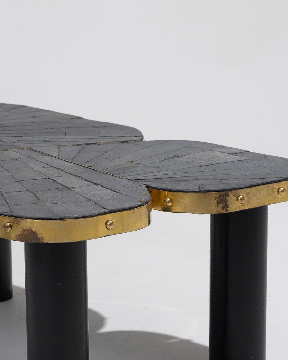20ième siècle Table basse en ardoise et laiton, années 1990 en vente