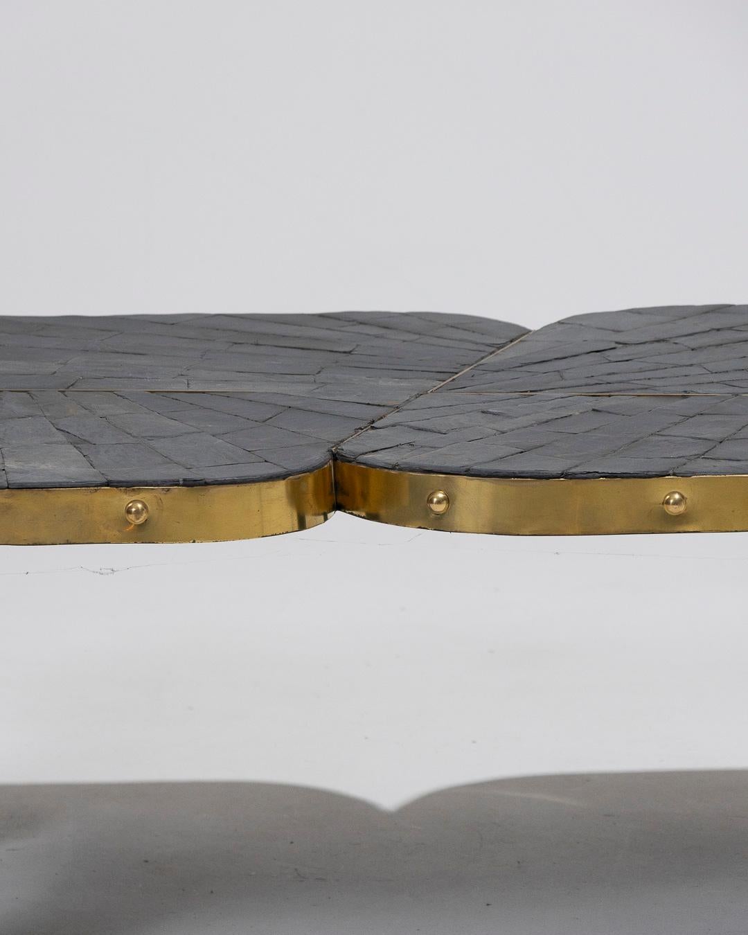Table basse en ardoise et laiton, années 1990 en vente 2