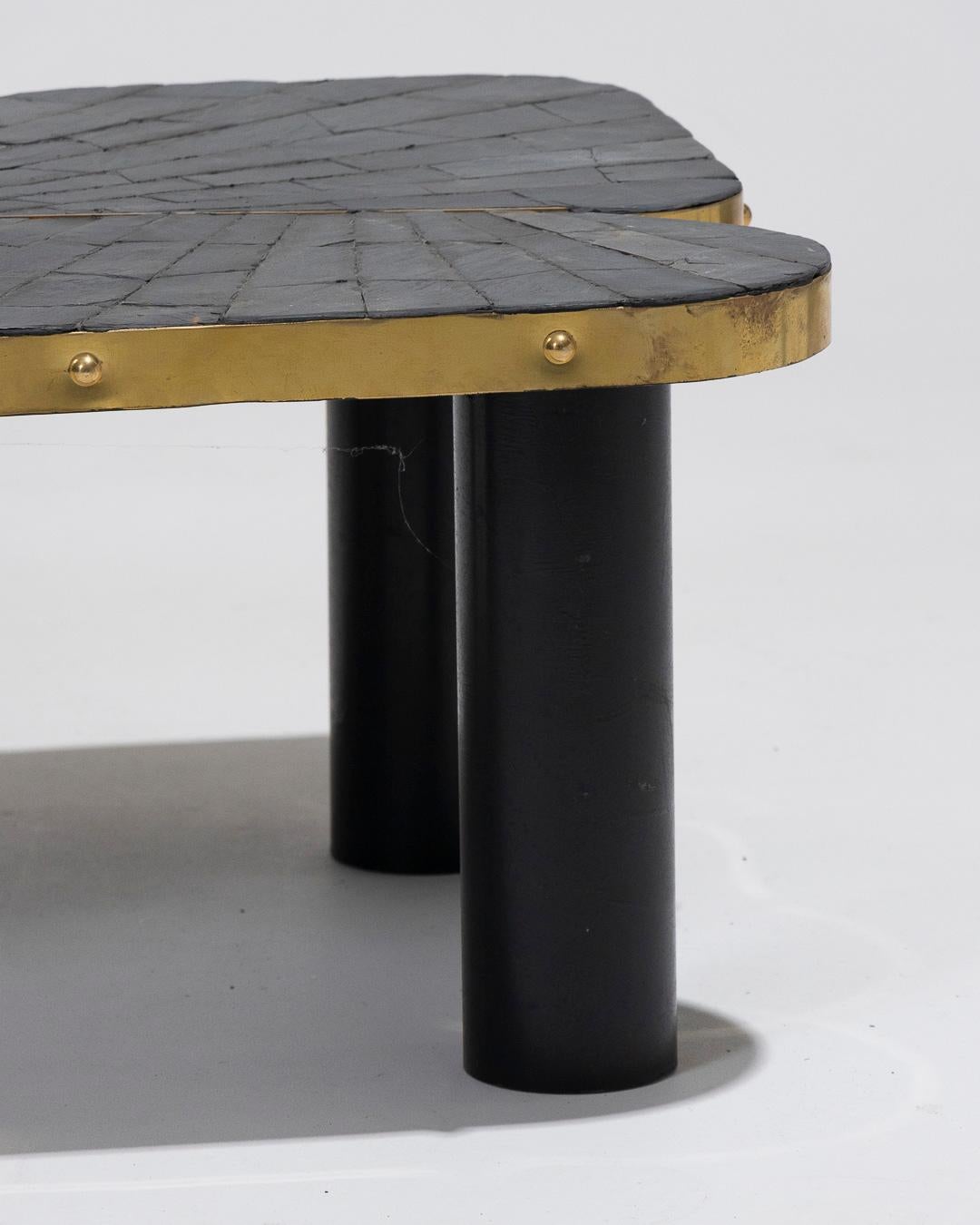 Table basse en ardoise et laiton, années 1990 en vente 3
