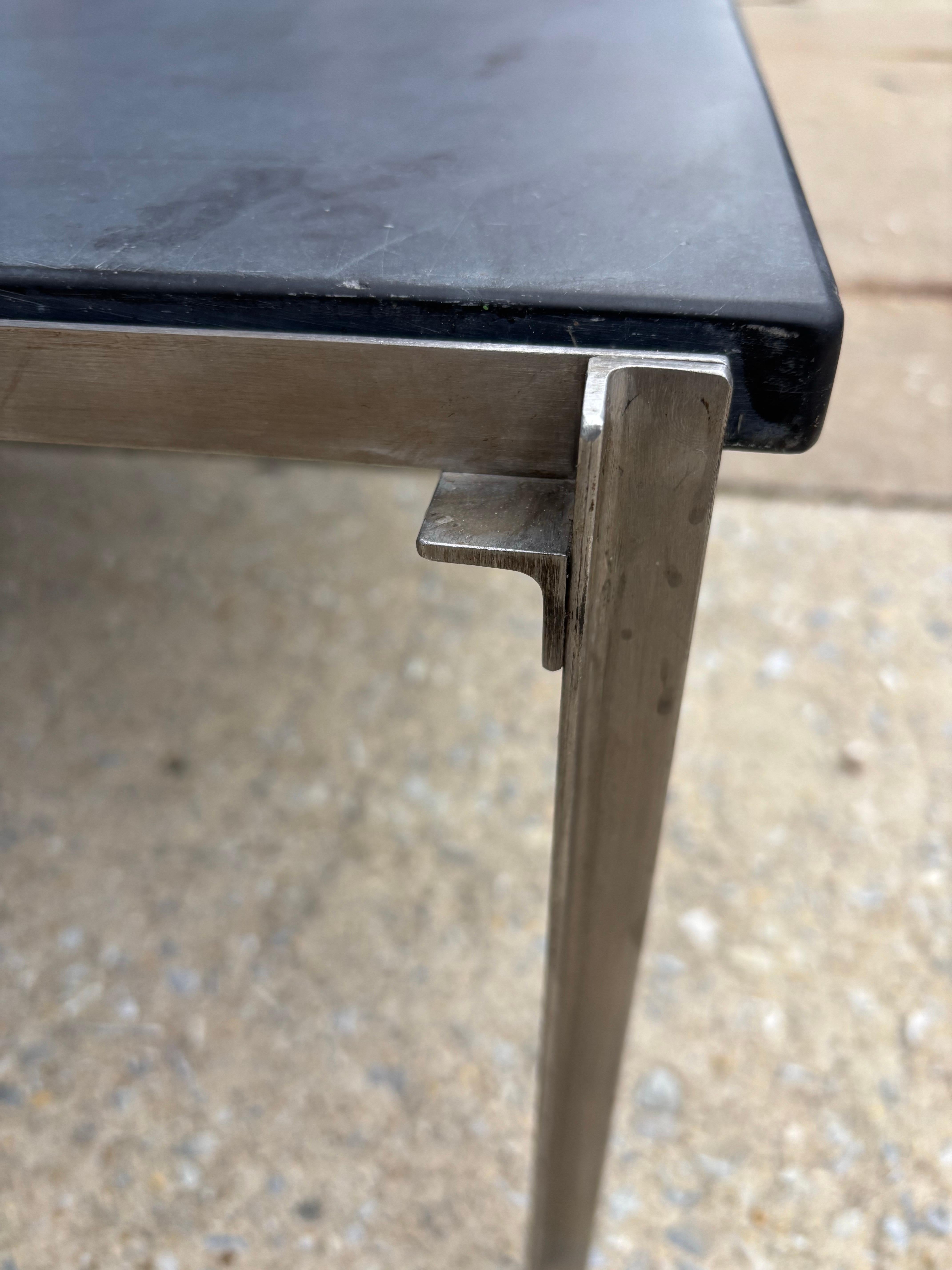 Mesa baja de pizarra y acero inoxidable en Bueno estado para la venta en Philadelphia, PA