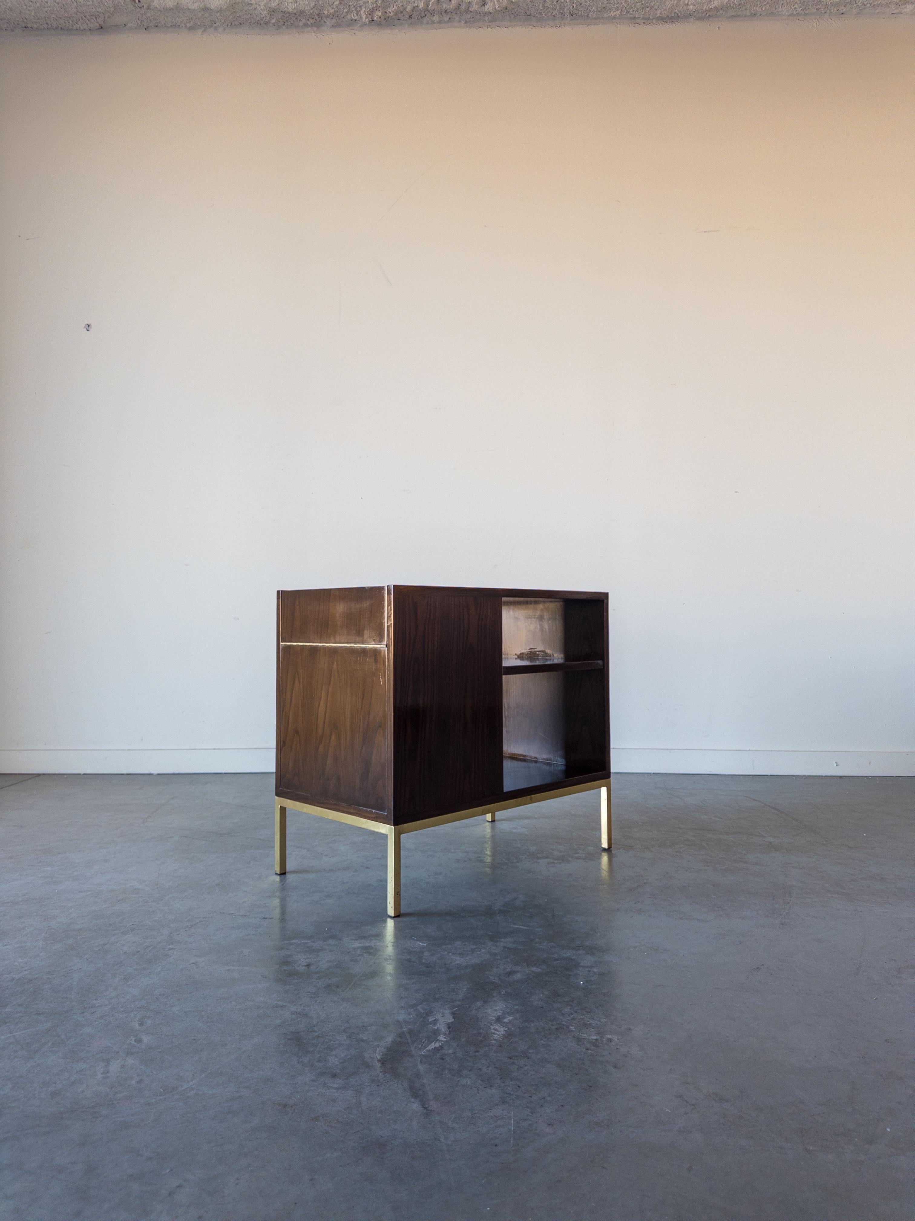 Slate and Walnut Dry Bar Table by Edward Wormley for Dunbar, American Mid-Century dry bar cabinet with a walnut case featuring a left-hand closed cabinet next to an open shelf compartment topped with a gray slate serving area, all resting on a
