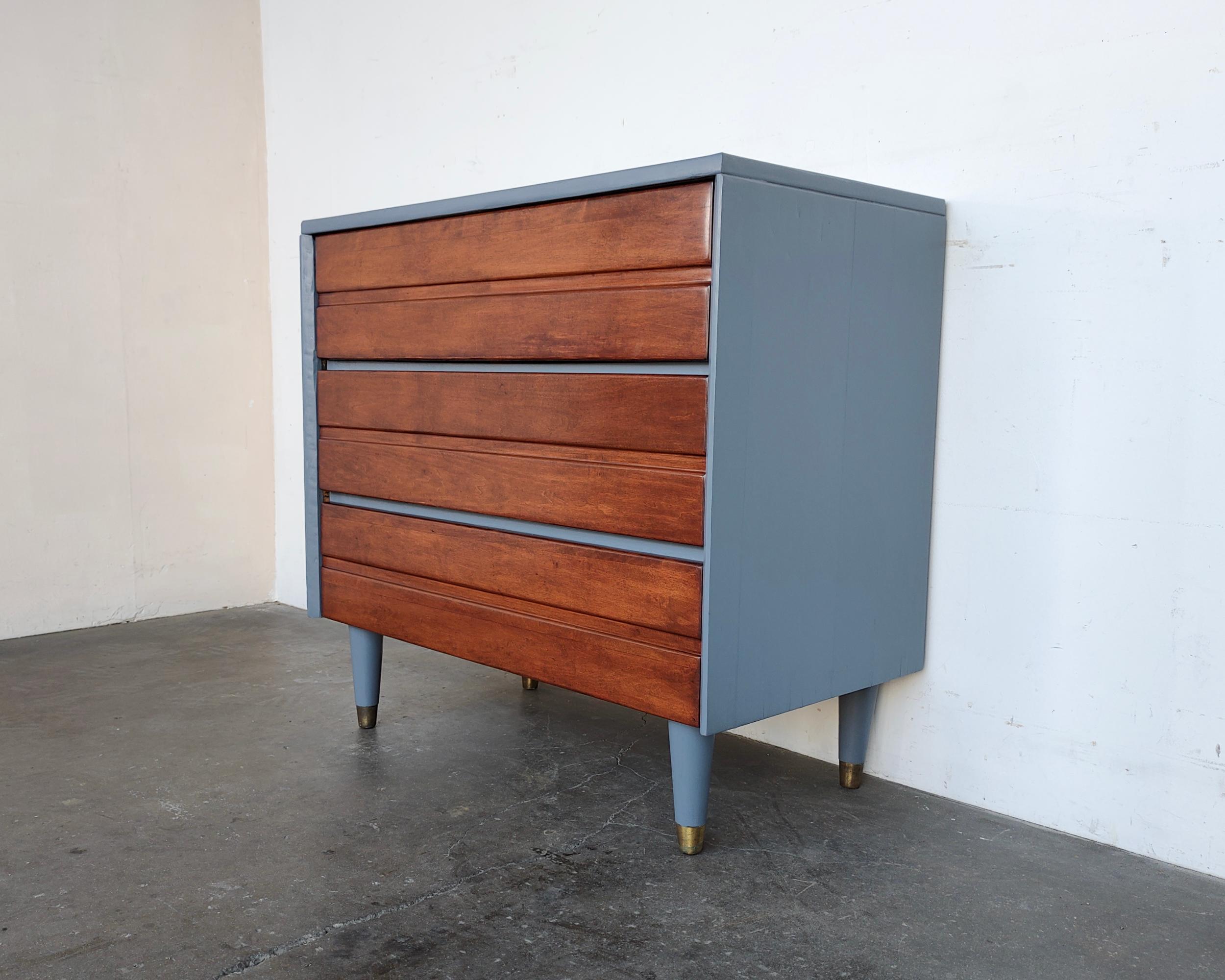 Completely restored three-drawer dresser with recessed horizontal pattern. Tapered legs and painted grey-blue sides. Solid wood construction with dovetail joinery. Overall great condition, some light damage to lower sides as shown in