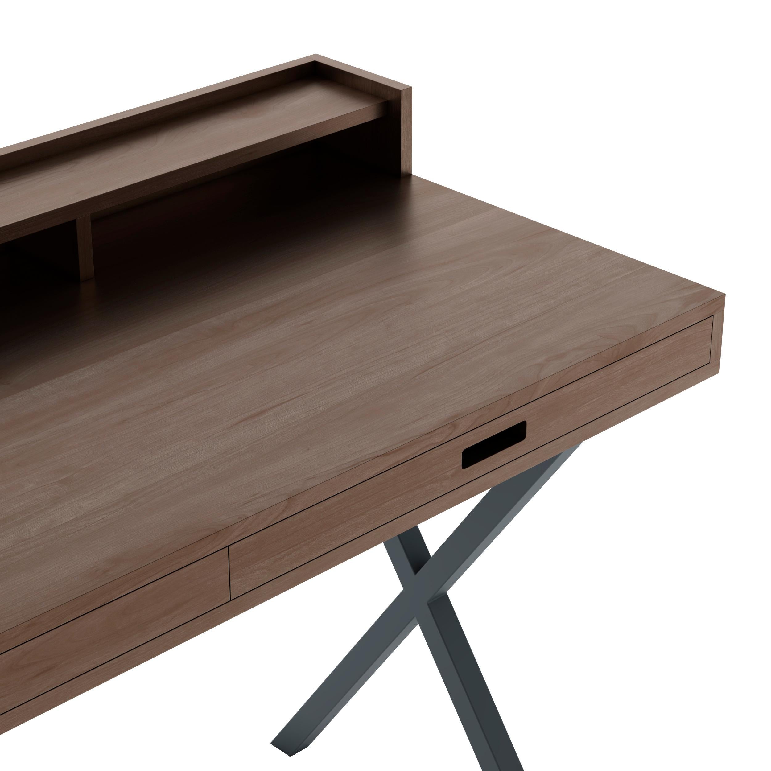 XXI secolo e contemporaneo Scrivania Hyppolite in metallo grigio ardesia Nature Walnut di HARTO in vendita