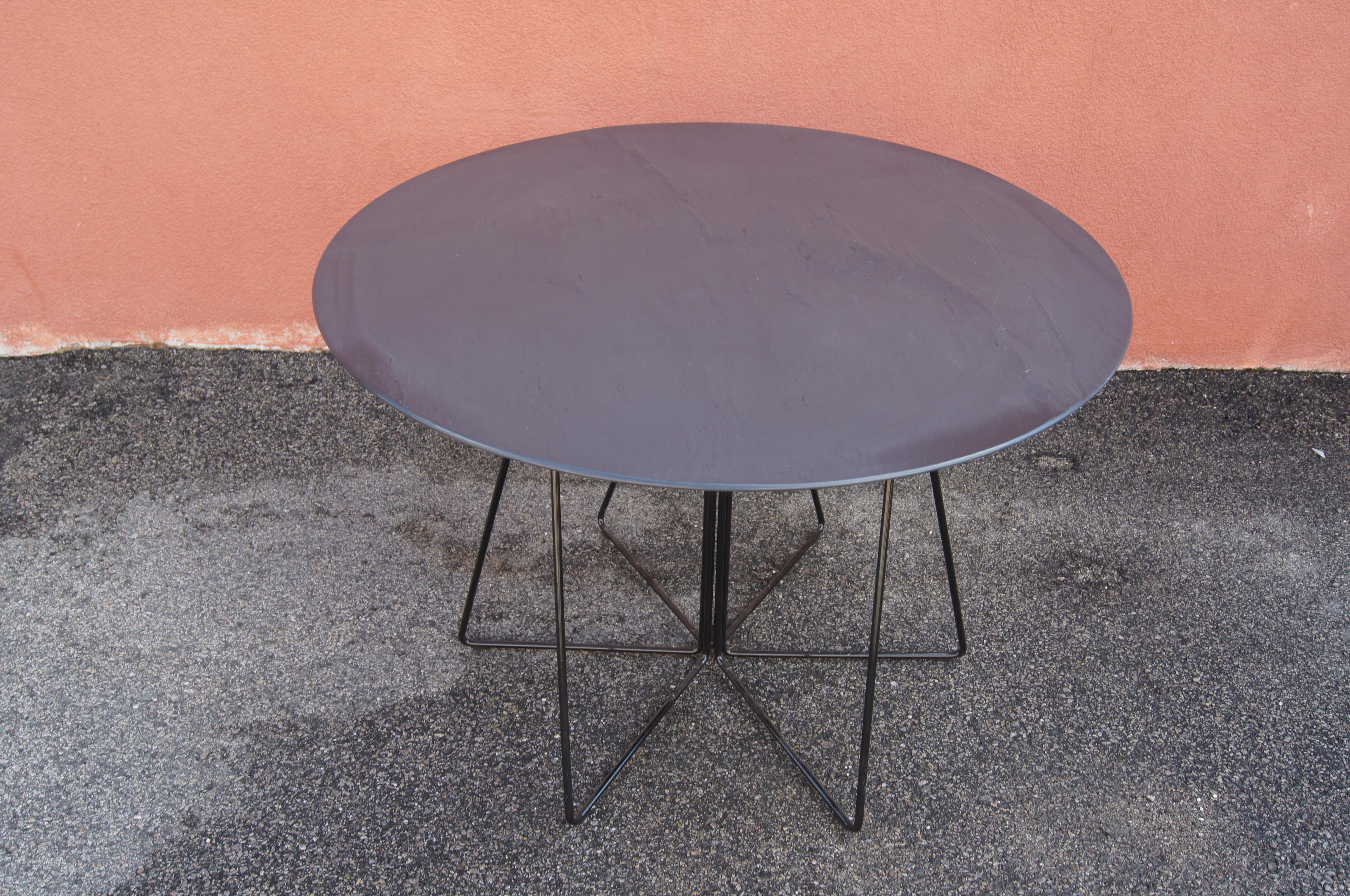 Slate PaperClip Cafe Table by Lella and Massimo Vignelli for Knoll In Good Condition For Sale In Dorchester, MA