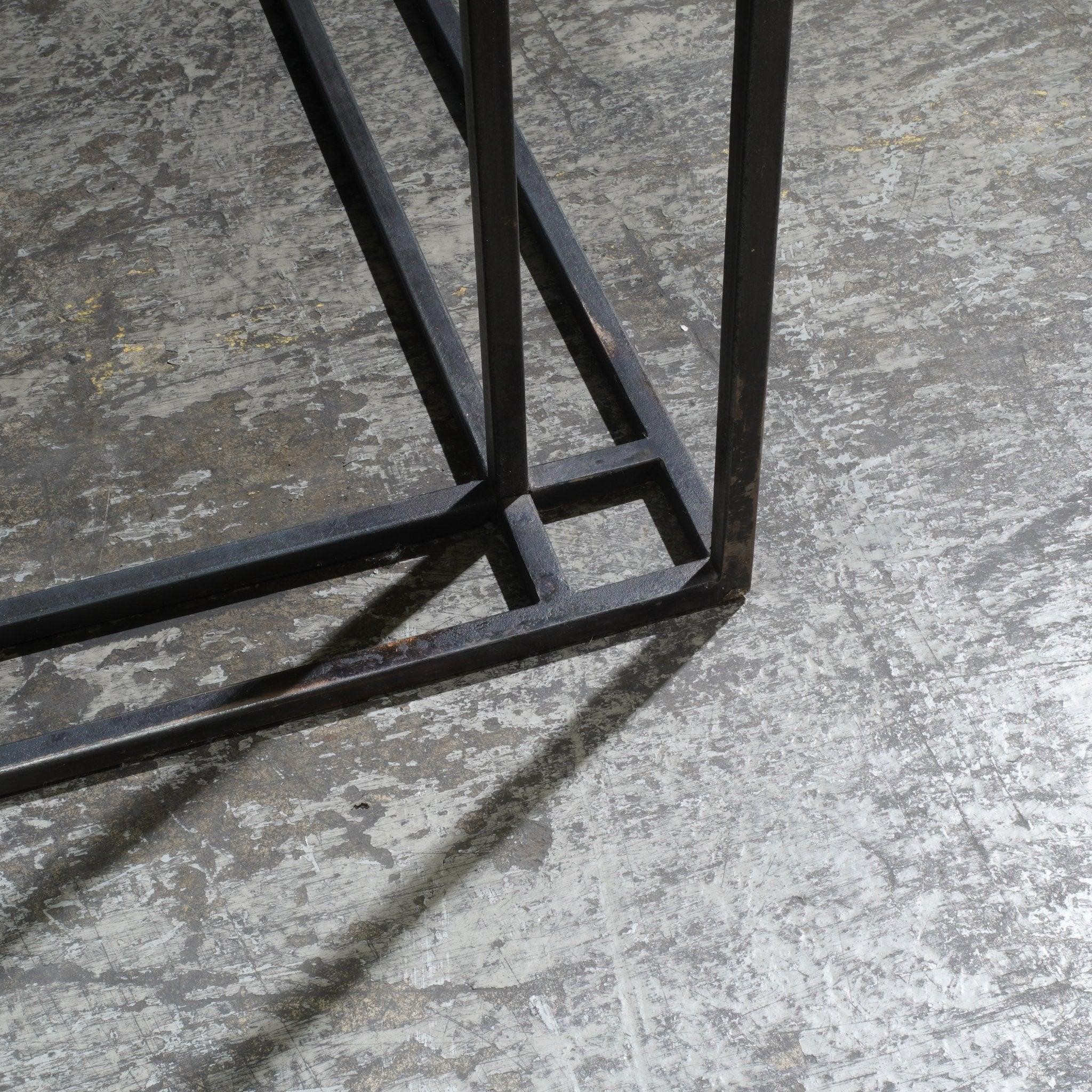 Métal Table basse Binate de Novocastrian en vente