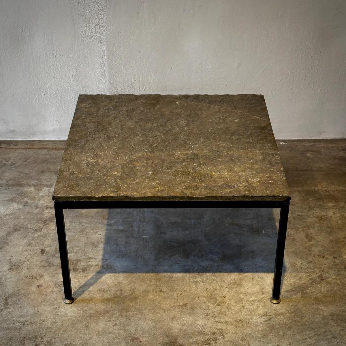 Milieu du XXe siècle Table basse à plateau en ardoise en vente