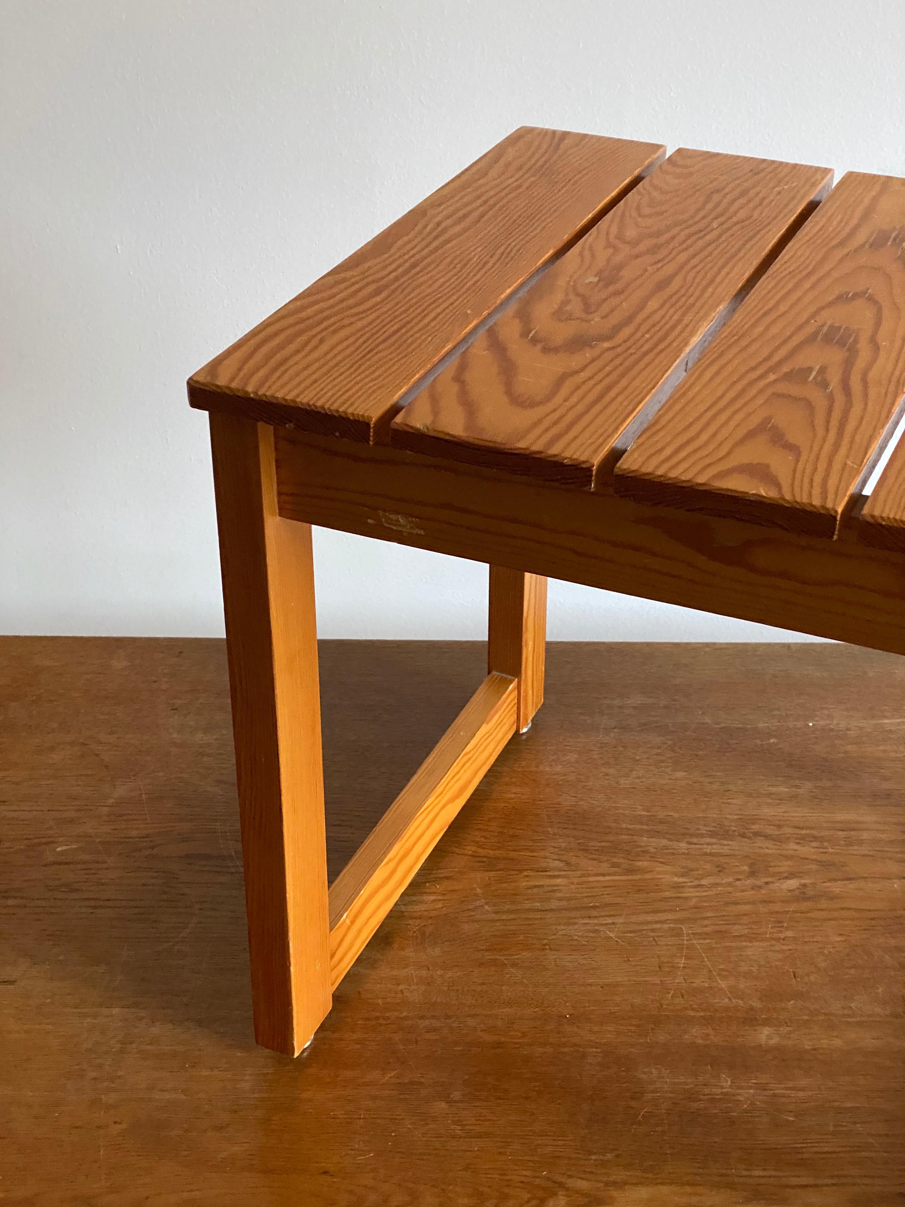 Slätte Möbler, Minimalist Stool, Solid Pine, Sweden, 1960s In Good Condition For Sale In High Point, NC