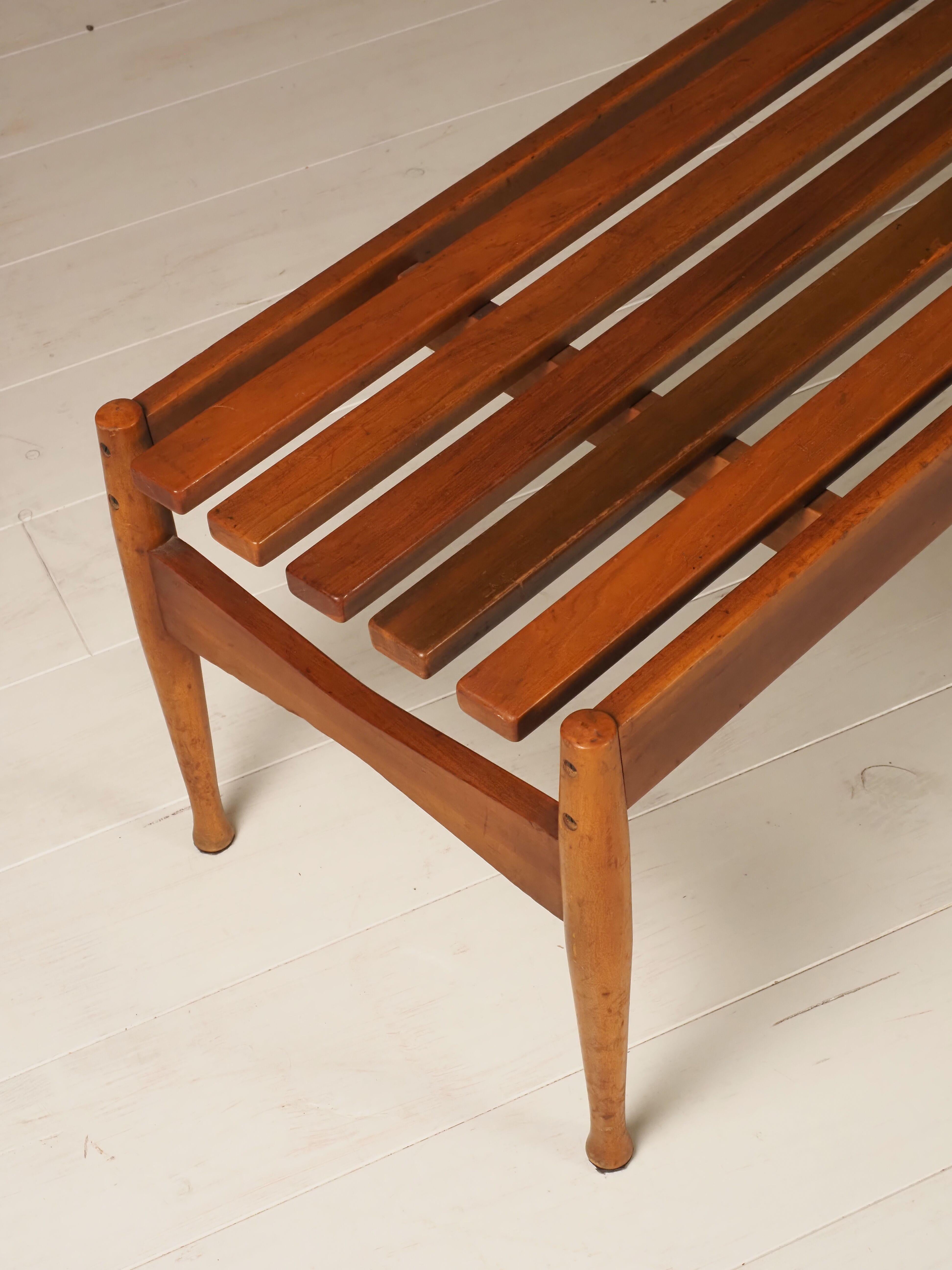 Italian slatted bench by the great designer Gio Ponti for Fratelli Reguitti. Italy 1950's great condition.