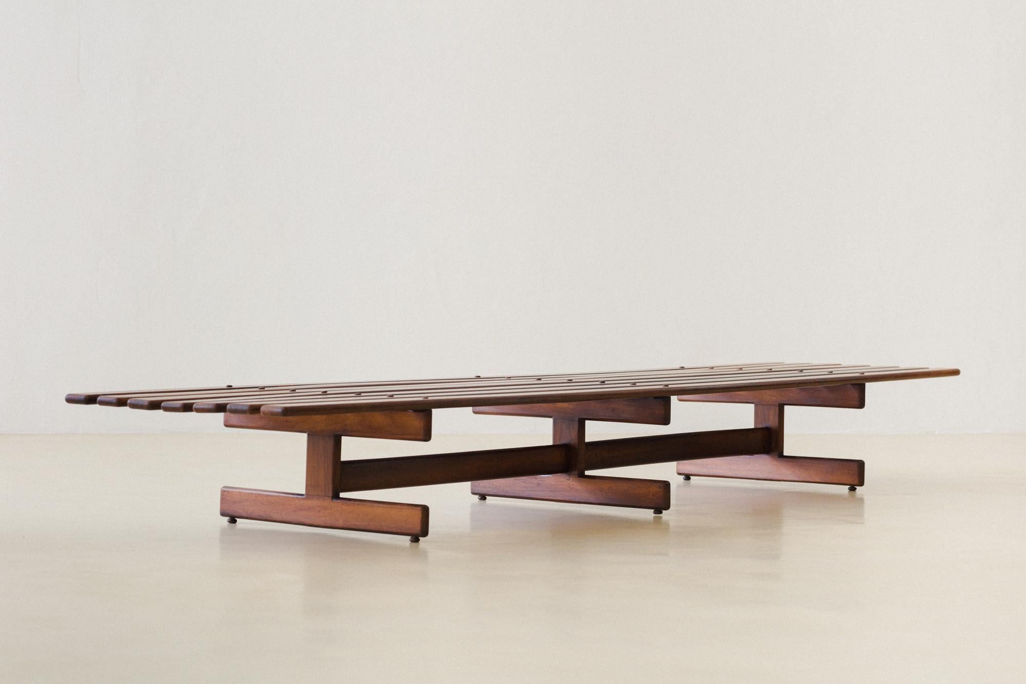 Slatted Bench in Solid Rosewood by Móveis Cantù, 1960s, Brazilian Midcentury In Good Condition For Sale In New York, NY