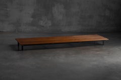 Banc à lattes dans le style de Charlotte Perriand, France – années 1950