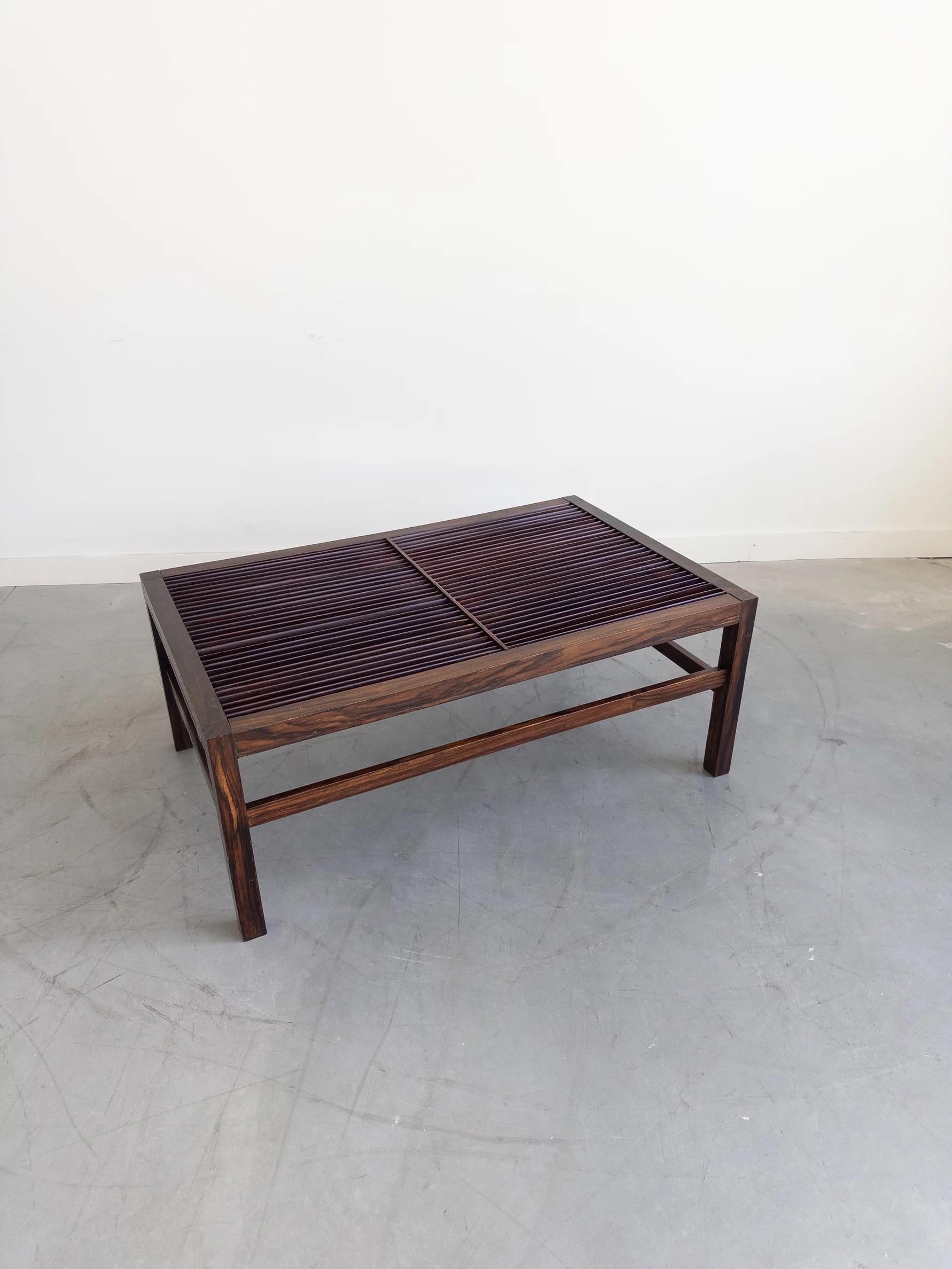 Mid-Century Modern Table basse à lattes Sergio Rodrigues et Jorge Jabour en vente