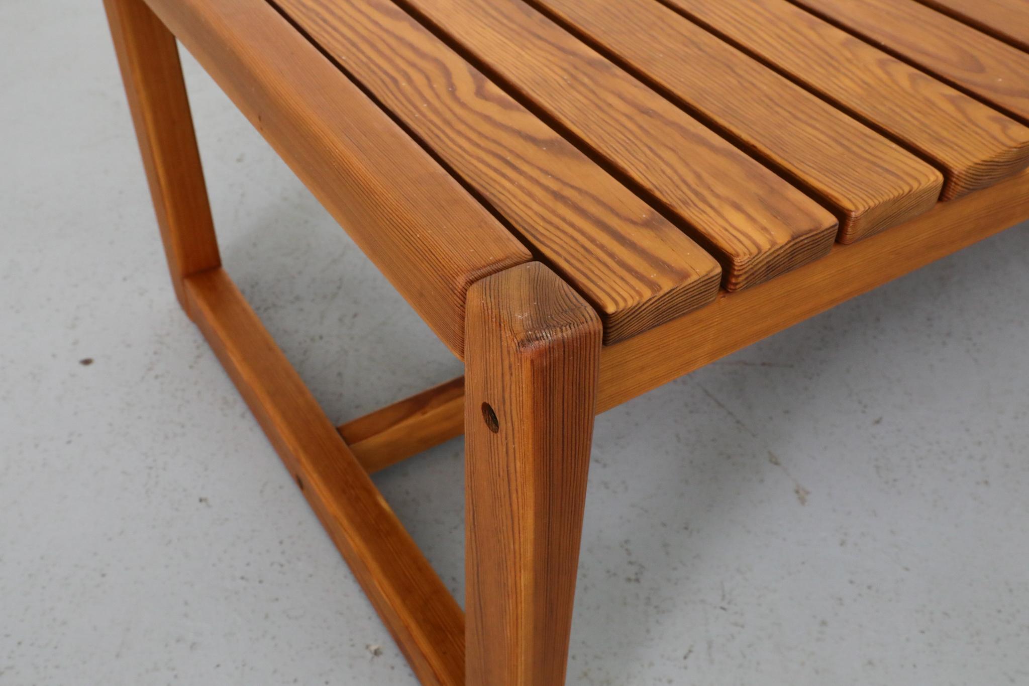 Table basse ou banc en pin à lattes, style Ilmari Tapiovaara, 1970 en vente 3