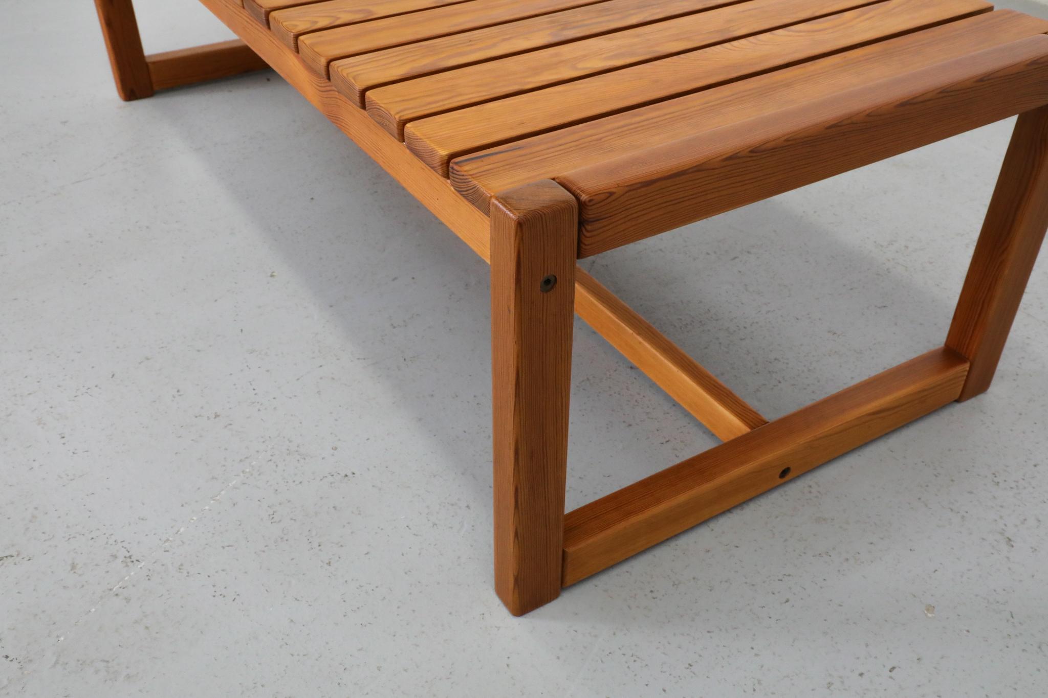 Table basse ou banc en pin à lattes, style Ilmari Tapiovaara, 1970 en vente 9