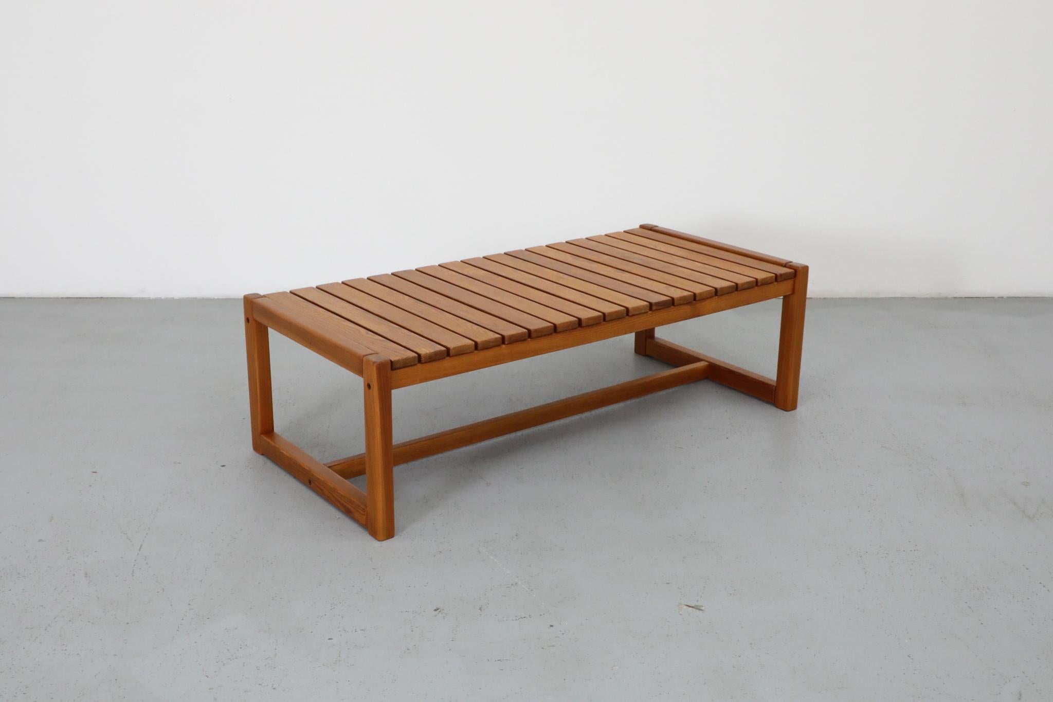 Pin Table basse ou banc en pin à lattes, style Ilmari Tapiovaara, 1970 en vente
