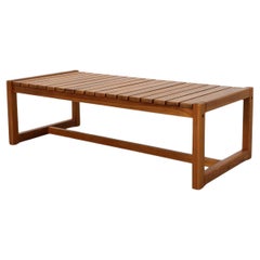 Table basse ou banc en pin à lattes, style Ilmari Tapiovaara, 1970