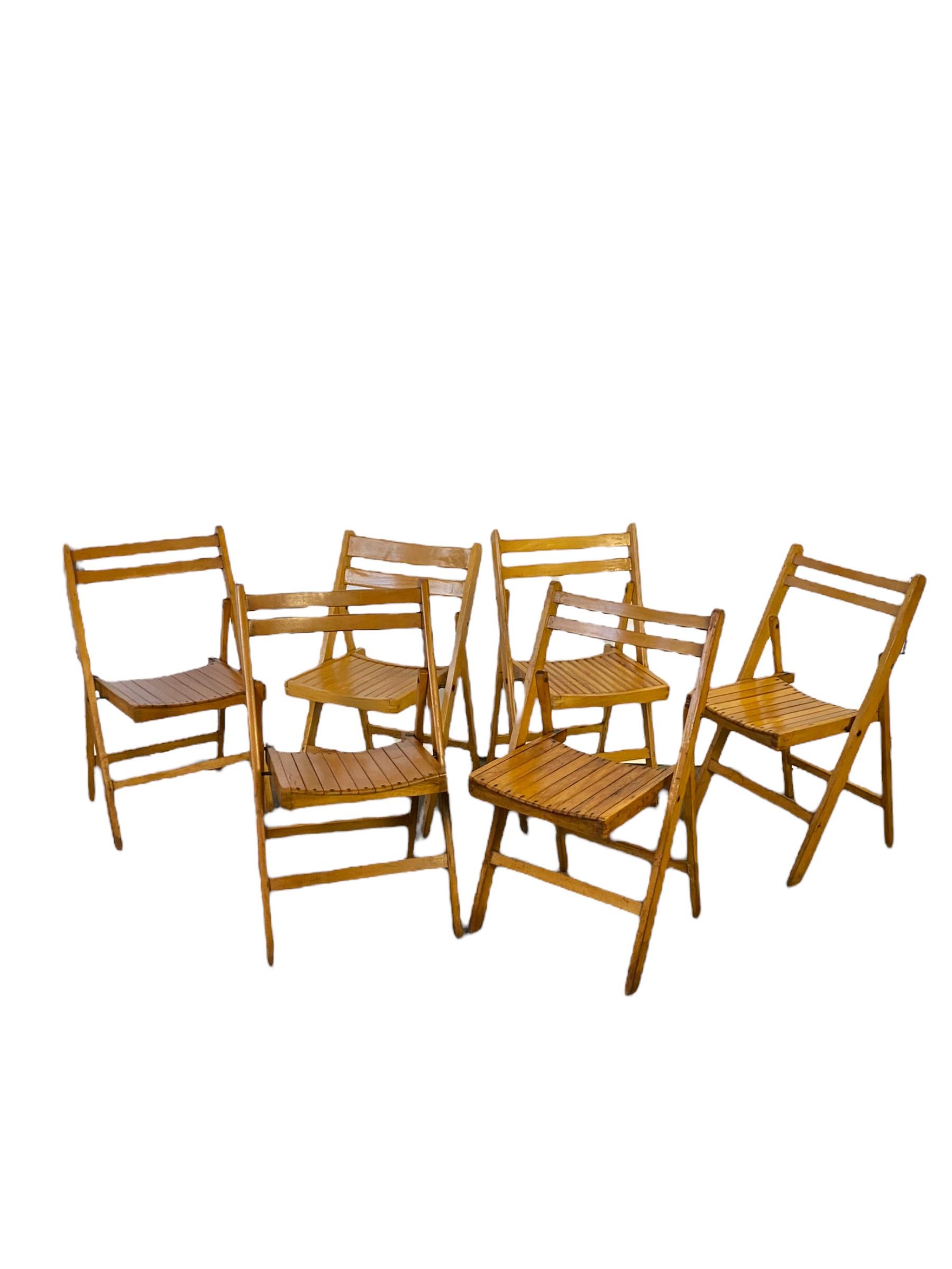 Slatted Seat Wood Folding Chairs Set In Fair Condition In Brooklyn, NY