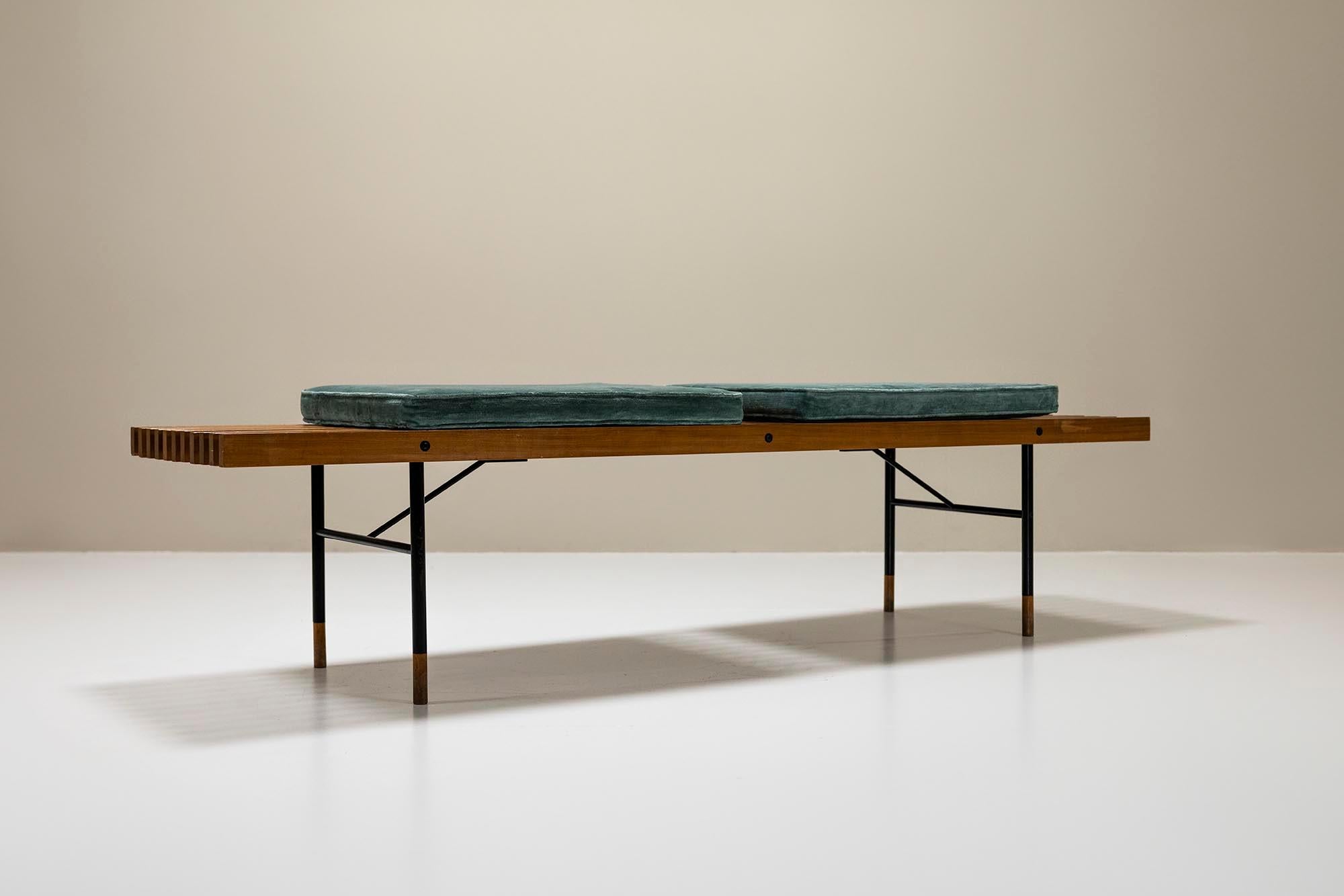 Slatted Straight Wooden Bench With Blue Cushions By Poggi, Italy 1960's In Good Condition In Hellouw, NL