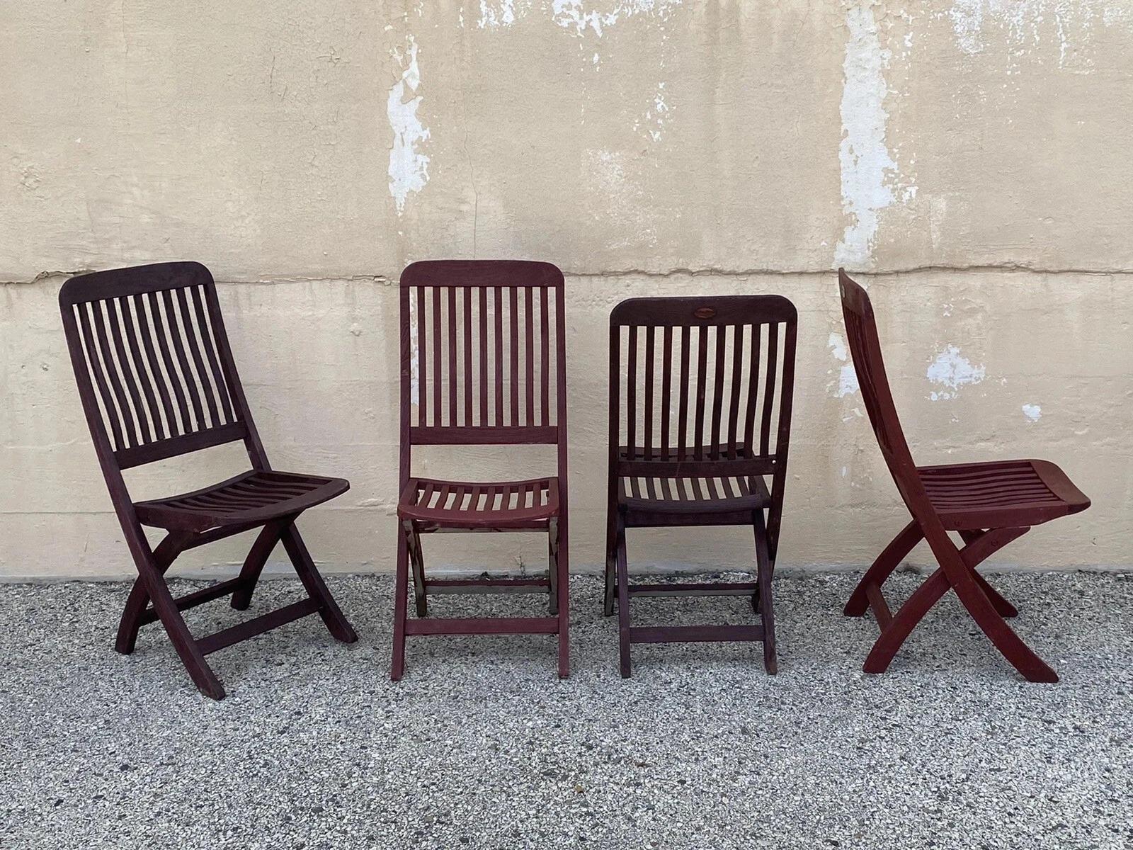 Inviaci un messaggio con il tuo codice postale per richiedere un preventivo per la spedizione negli Stati Uniti.

Sedie pieghevoli da giardino in legno di teak a doghe di Outdoor Classics - Set di 4. L'articolo presenta una struttura in legno