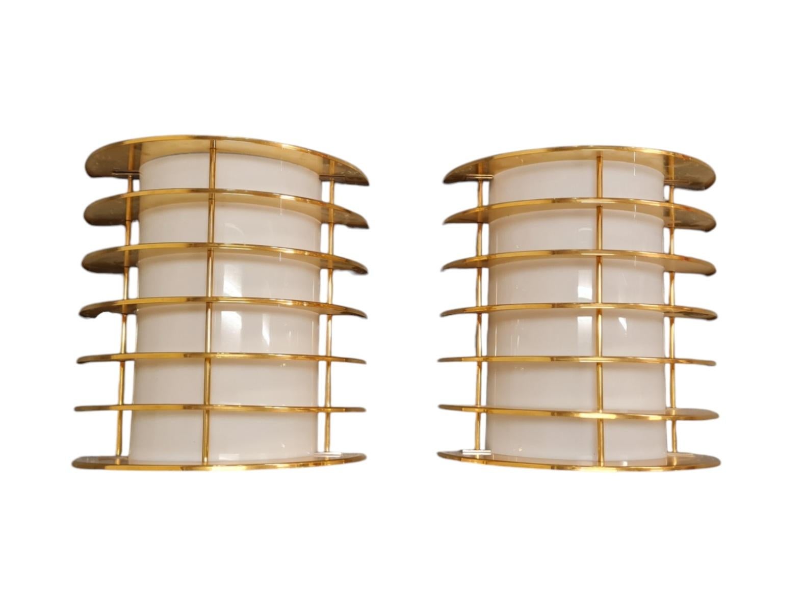 Slatted Vintage Brass and White Acrylic Wall Scones, Precenta Finland 1970s For Sale 8