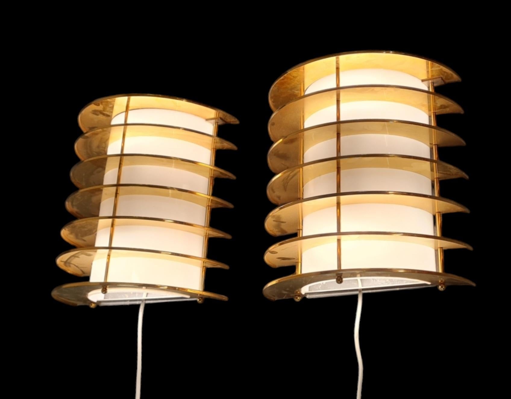 Slatted Vintage Brass and White Acrylic Wall Scones, Precenta Finland 1970s For Sale 2