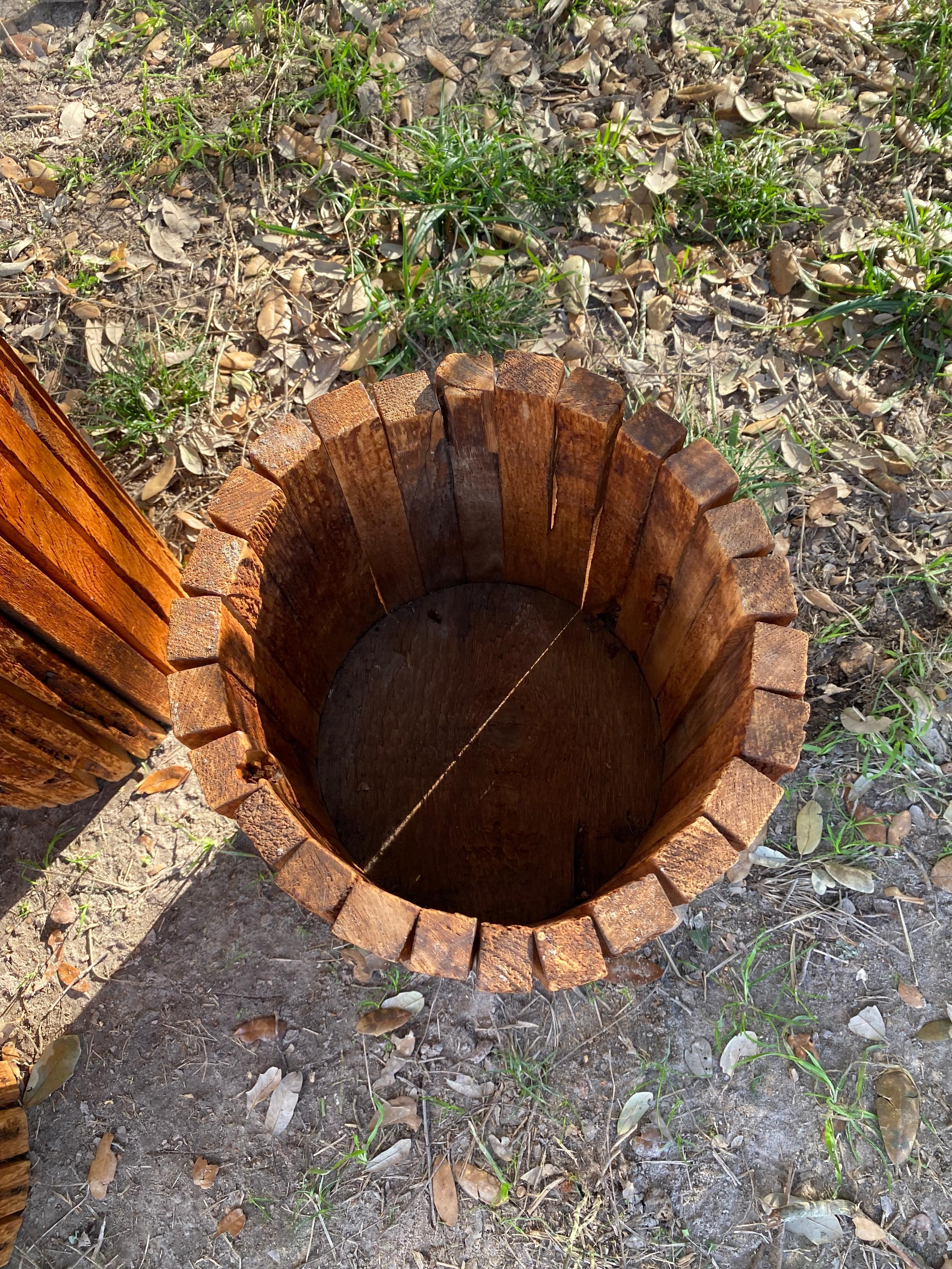 Fioriere / piedistalli in legno a doghe in stile Midcentury Modern, set da 3 in vendita 7